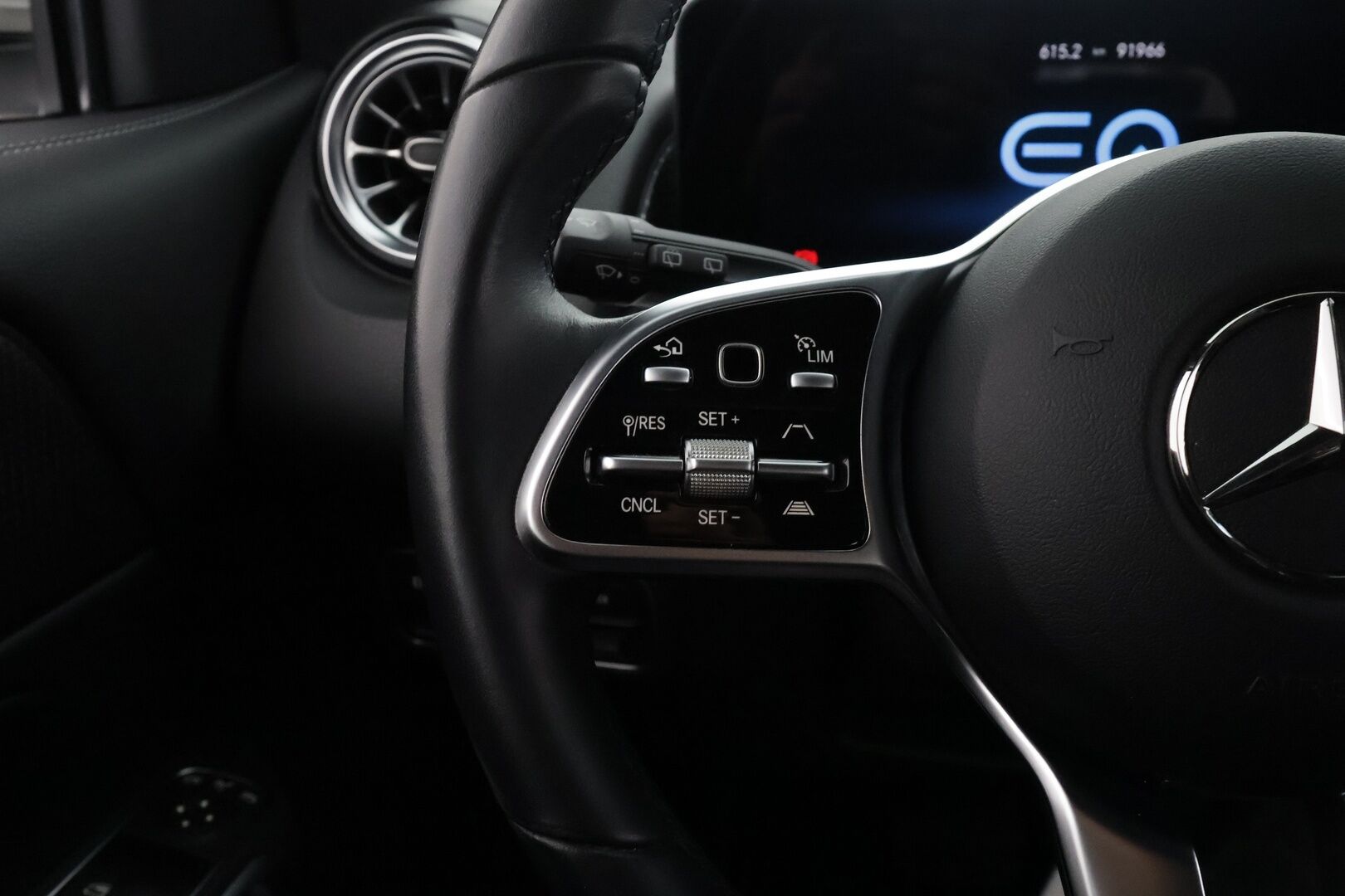 MERCEDES-BENZ EQB 2023 350 4Matic - | 7-paikkainen | Distronic+ | ILP | Widescreen | Nahat | Ambient light | Advanced Audio | P.kamera | Lane Assist | BSM | Keyless | Merkkihuollot | 