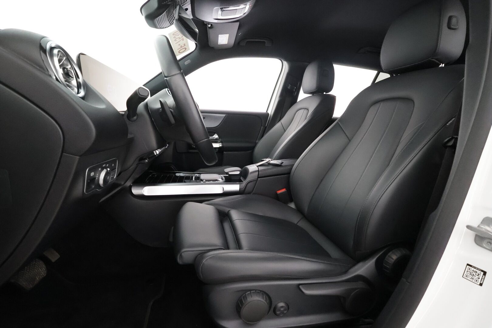 MERCEDES-BENZ EQB 2023 350 4Matic - | 7-paikkainen | Distronic+ | ILP | Widescreen | Nahat | Ambient light | Advanced Audio | P.kamera | Lane Assist | BSM | Keyless | Merkkihuollot | 