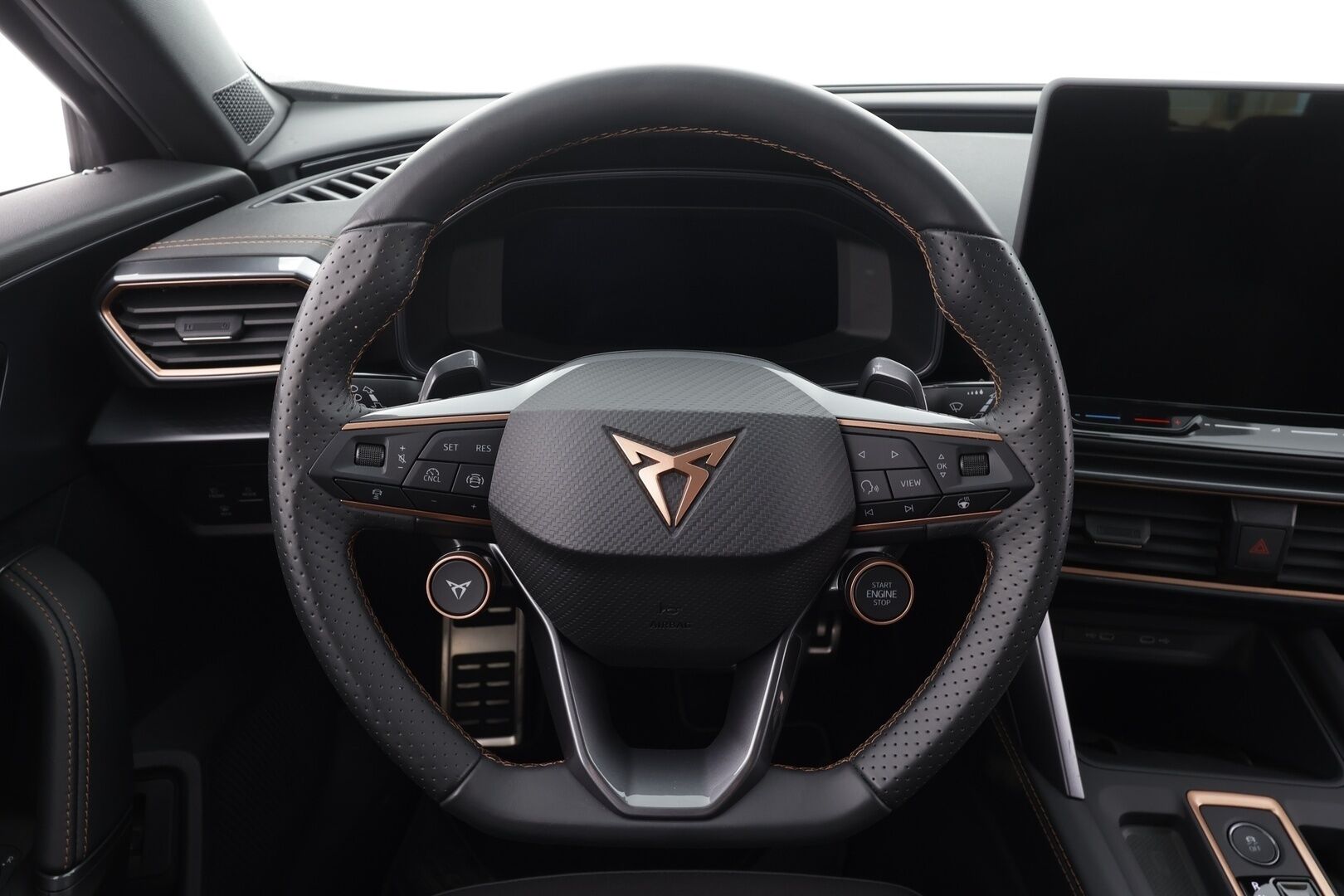 CUPRA FORMENTOR 2025 1.5 eTSI 110 kW MHEV DSG - | ACC | P.Kamera | LED | Puolinahat | Kaistavahti | Apple&Android | Keyless | Kahdet renkaat aluvanteilla | Merkkihuollot | ALV