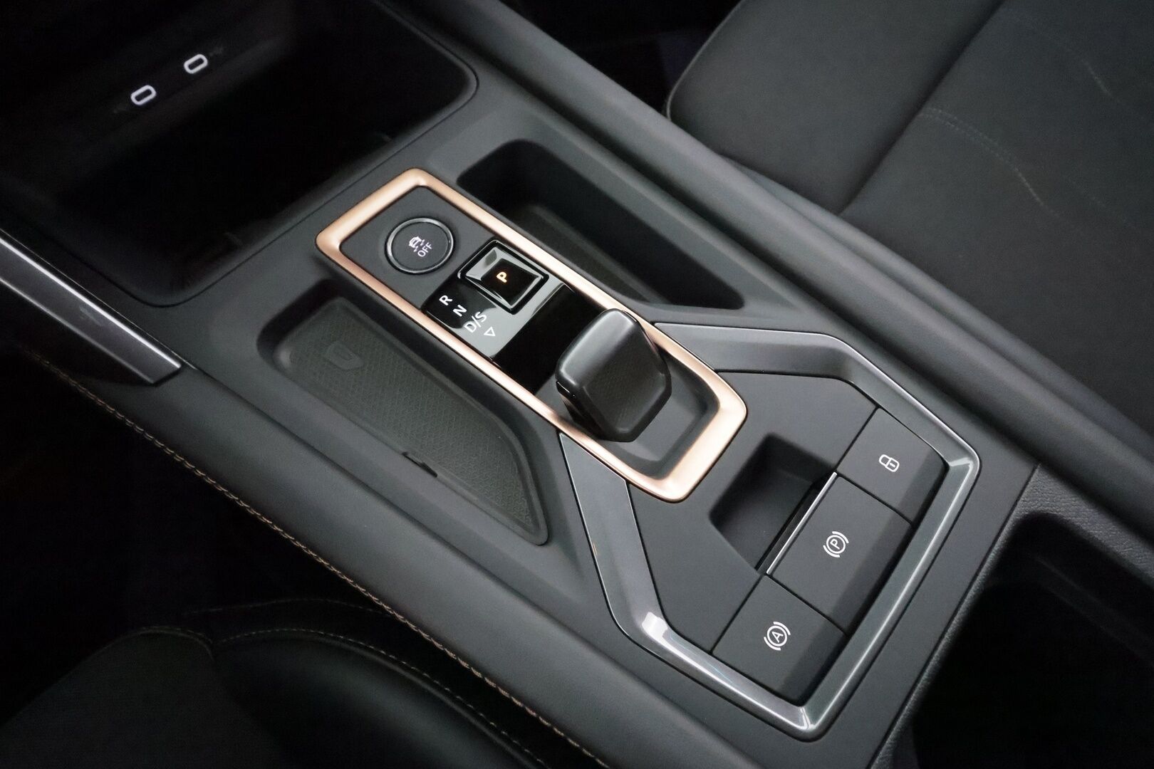 CUPRA FORMENTOR 2025 1.5 eTSI 110 kW MHEV DSG - | ACC | P.Kamera | LED | Puolinahat | Kaistavahti | Apple&Android | Keyless | Kahdet renkaat aluvanteilla | Merkkihuollot | ALV