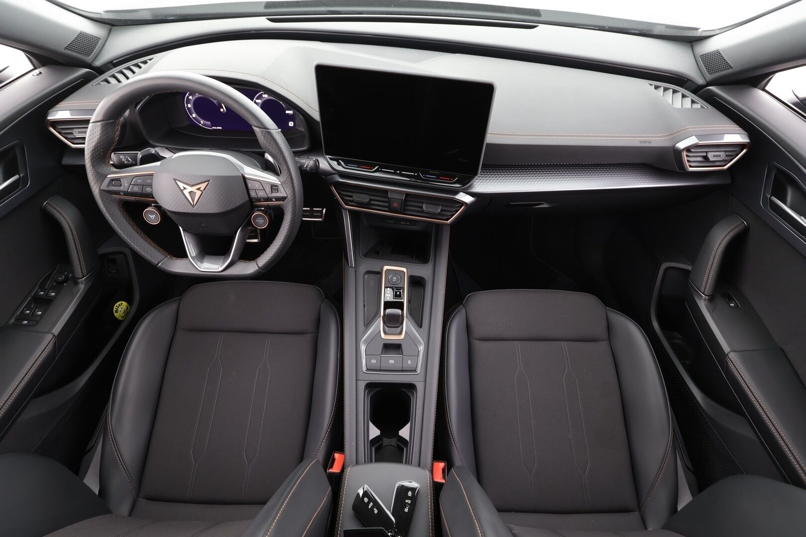 CUPRA FORMENTOR 2025 1.5 eTSI 110 kW MHEV DSG - | ACC | P.Kamera | LED | Puolinahat | Kaistavahti | Apple&Android | Keyless | Kahdet renkaat aluvanteilla | Merkkihuollot | ALV