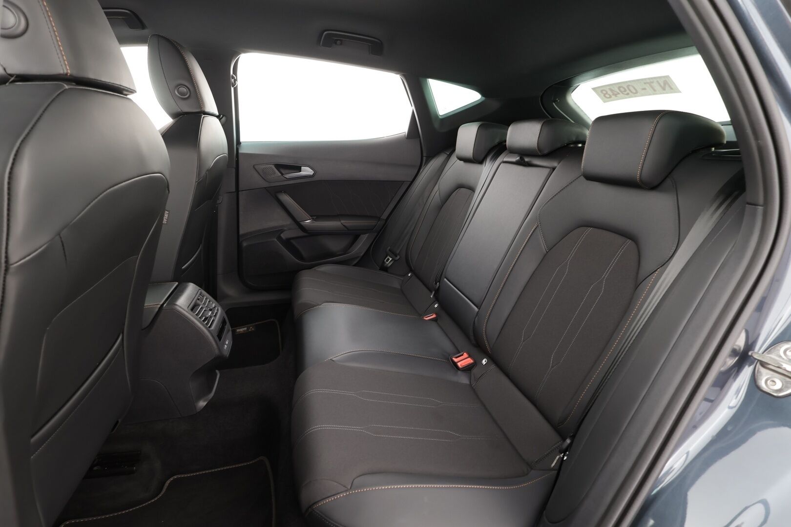 CUPRA FORMENTOR 2025 1.5 eTSI 110 kW MHEV DSG - | ACC | P.Kamera | LED | Puolinahat | Kaistavahti | Apple&Android | Keyless | Kahdet renkaat aluvanteilla | Merkkihuollot | ALV