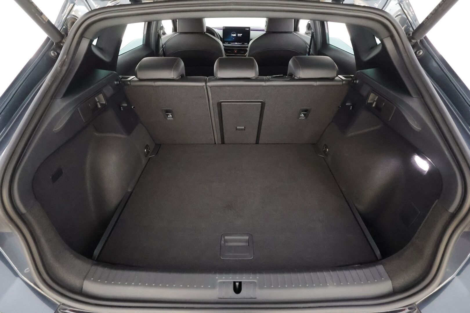CUPRA FORMENTOR 2025 1.5 eTSI 110 kW MHEV DSG - | ACC | P.Kamera | LED | Puolinahat | Kaistavahti | Apple&Android | Keyless | Kahdet renkaat aluvanteilla | Merkkihuollot | ALV