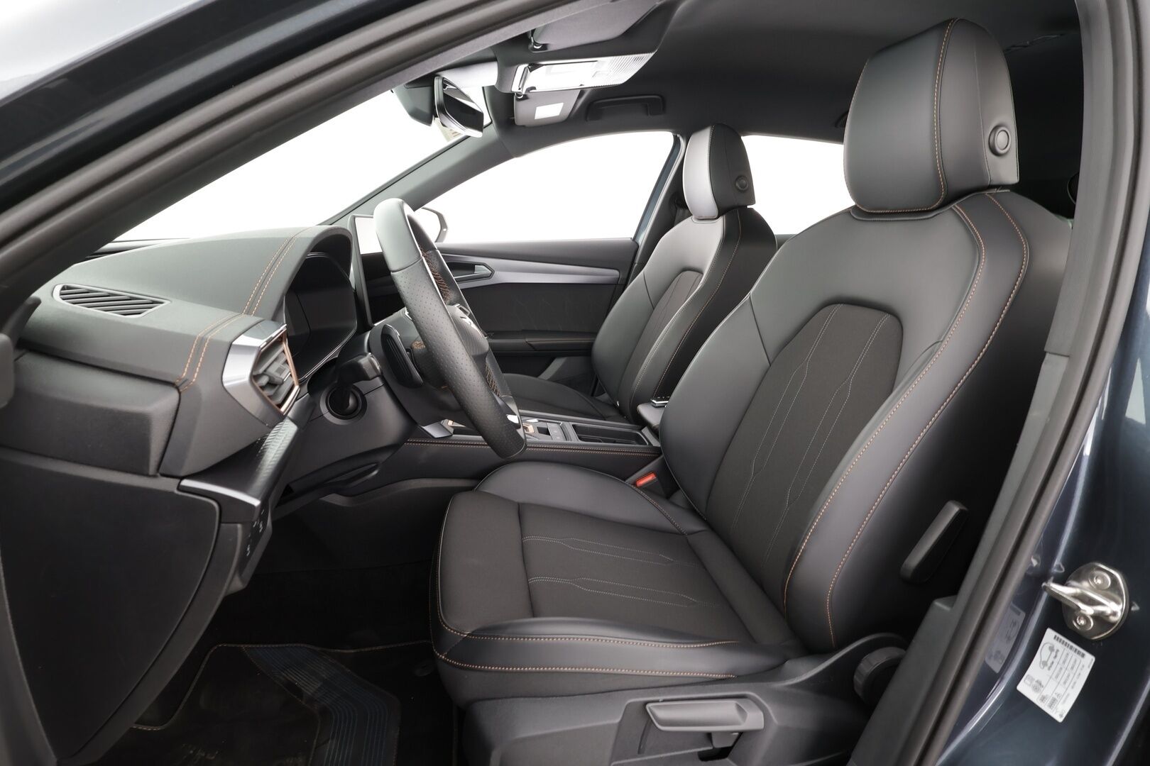 CUPRA FORMENTOR 2025 1.5 eTSI 110 kW MHEV DSG - | ACC | P.Kamera | LED | Puolinahat | Kaistavahti | Apple&Android | Keyless | Kahdet renkaat aluvanteilla | Merkkihuollot | ALV