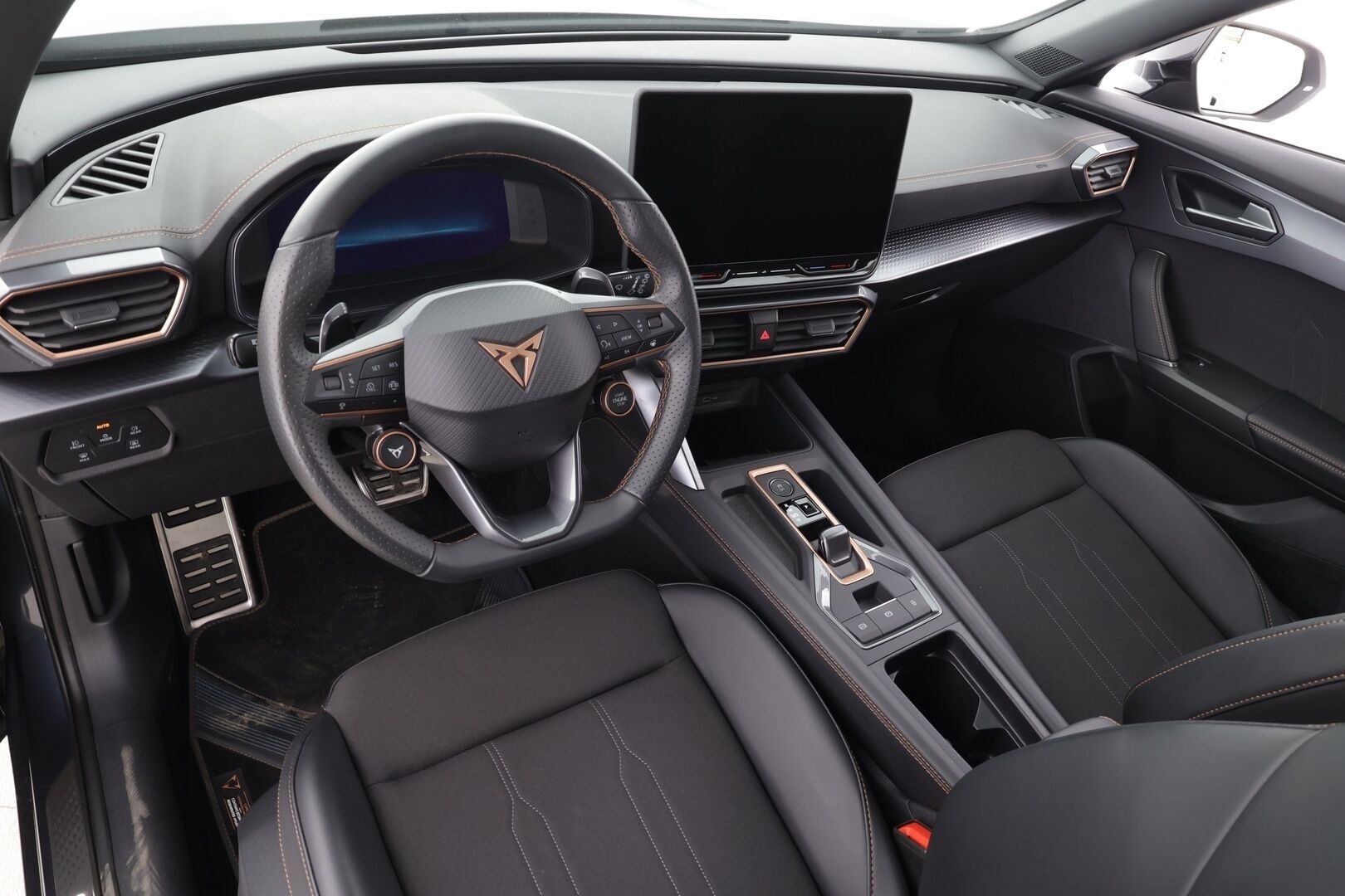 CUPRA FORMENTOR 2025 1.5 eTSI 110 kW MHEV DSG - | ACC | P.Kamera | LED | Puolinahat | Kaistavahti | Apple&Android | Keyless | Kahdet renkaat aluvanteilla | Merkkihuollot | ALV