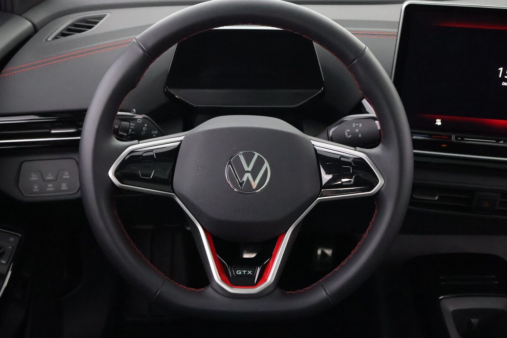 VOLKSWAGEN ID.4 2025 GTX 4MOTION 250 kW / 340 hv, akku 77 kWh - 3,99 % KORKOTARJOUS TÄHÄN AUTOON - Lämpöpumppu / Adapt.Vakkari / Harman&Kardon / iQ Matrix LED / Lasikatto / Koukku / HUD / SUPERVARUSTEET!