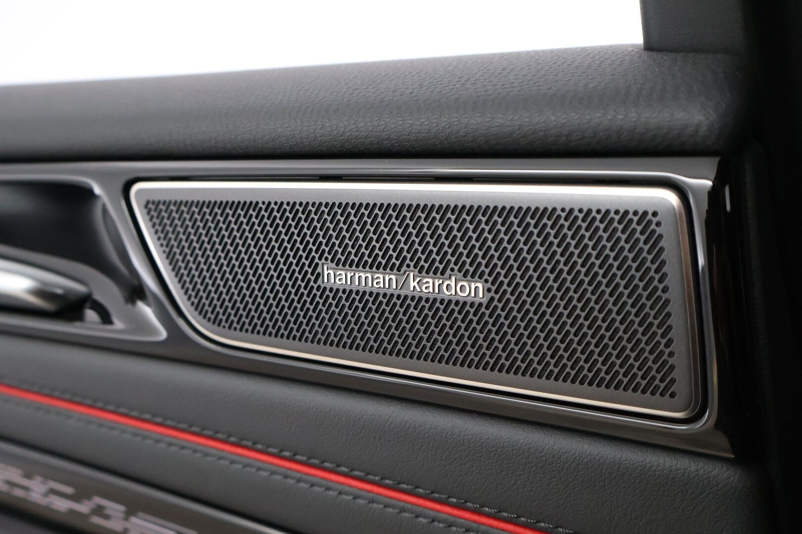VOLKSWAGEN ID.7 2025 Tourer GTX 4MOTION 250 kW - 2,99 % KORKOTARJOUS TÄHÄN AUTOON - Lämpöpumppu / Adapt.Vakkari / Harman & Kardon / Ilmastointi&Hieronta / HUD / Vetokoukku / iQ Matrix LED / Muistipenkit / SUPERVARUSTEET!