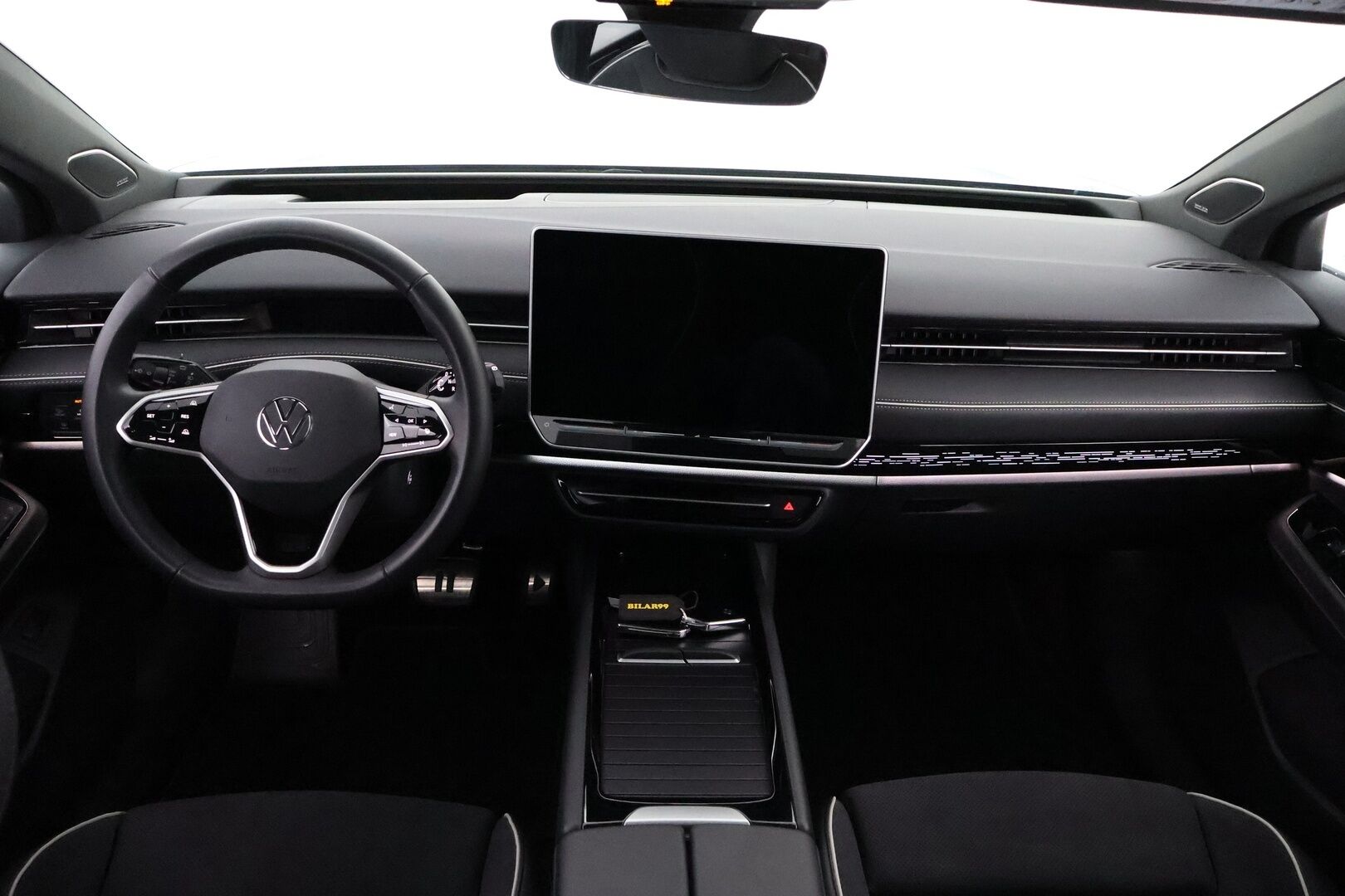 VOLKSWAGEN ID.7 2025 Tourer Pro 210 kW Akku 77 kWh - 2,99 % KORKOTARJOUS TÄHÄN AUTOON - Lämpöpumppu / Harman & Kardon / Ilmastoidut & Hierovat Comfort Penkit / Koukku / iQ Matrix LED / Lasikatto / Supervarusteet!