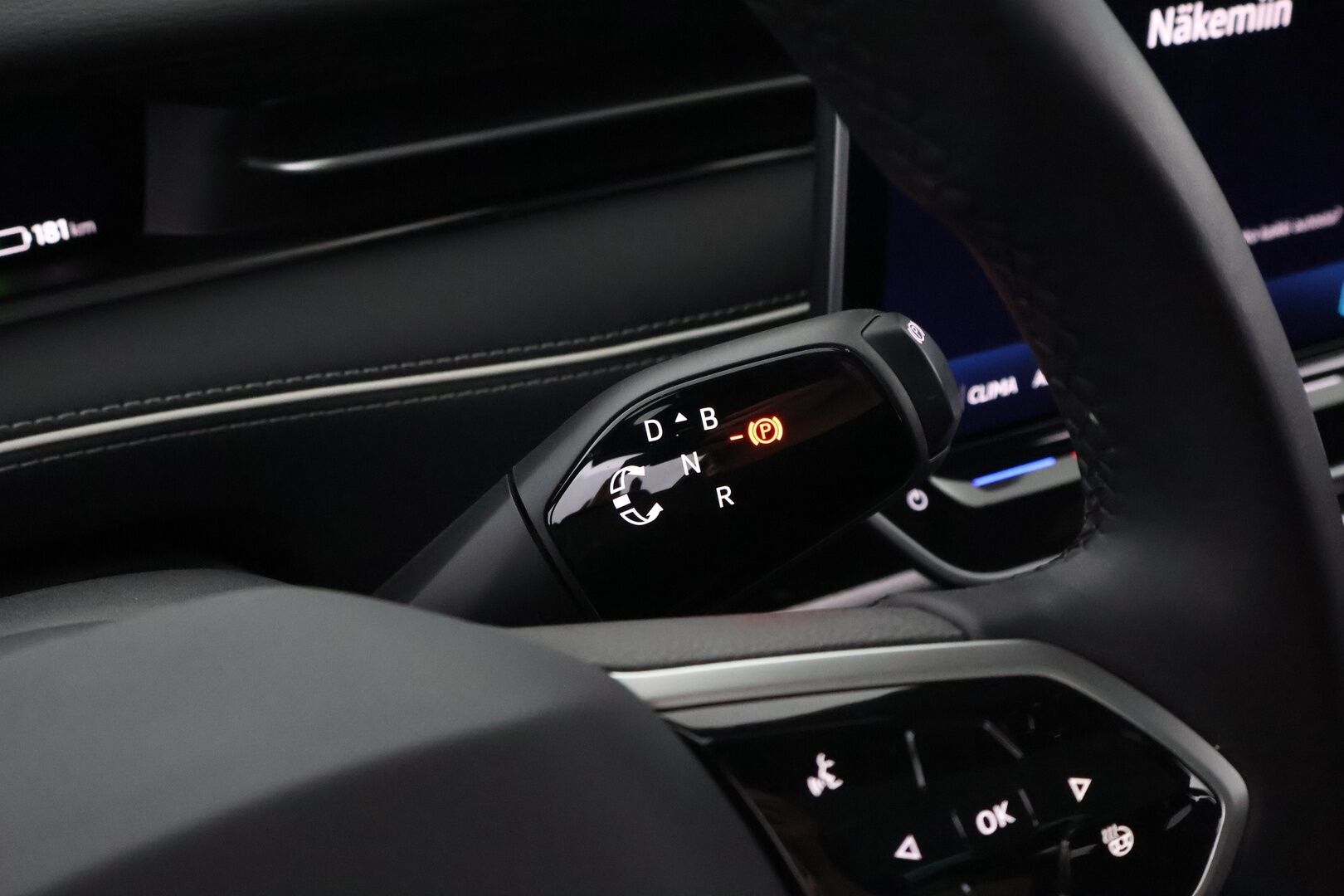 VOLKSWAGEN ID.7 2025 Tourer Pro 210 kW Akku 77 kWh - 2,99 % KORKOTARJOUS TÄHÄN AUTOON - Lämpöpumppu / Harman & Kardon / Ilmastoidut & Hierovat Comfort Penkit / Koukku / iQ Matrix LED / Lasikatto / Supervarusteet!