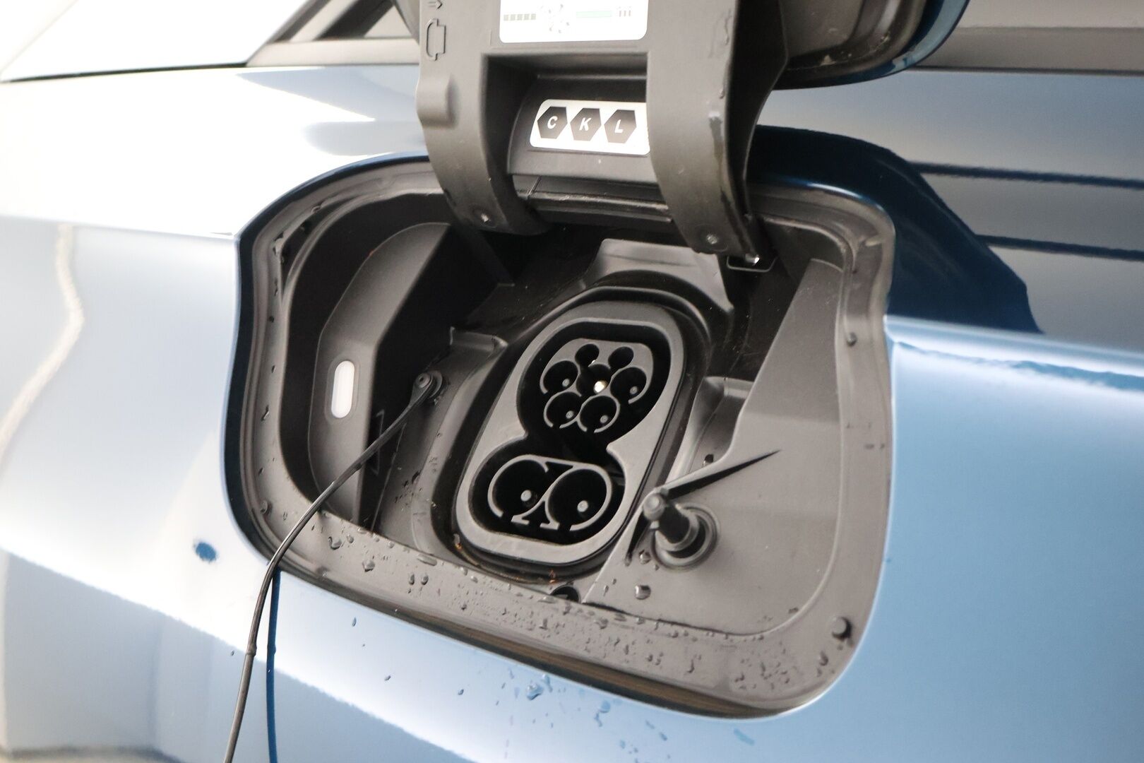 VOLKSWAGEN ID.7 2025 Tourer Pro 210 kW Akku 77 kWh - 2,99 % KORKOTARJOUS TÄHÄN AUTOON - Lämpöpumppu / Harman & Kardon / Ilmastoidut & Hierovat Comfort Penkit / Koukku / iQ Matrix LED / Lasikatto / Supervarusteet!