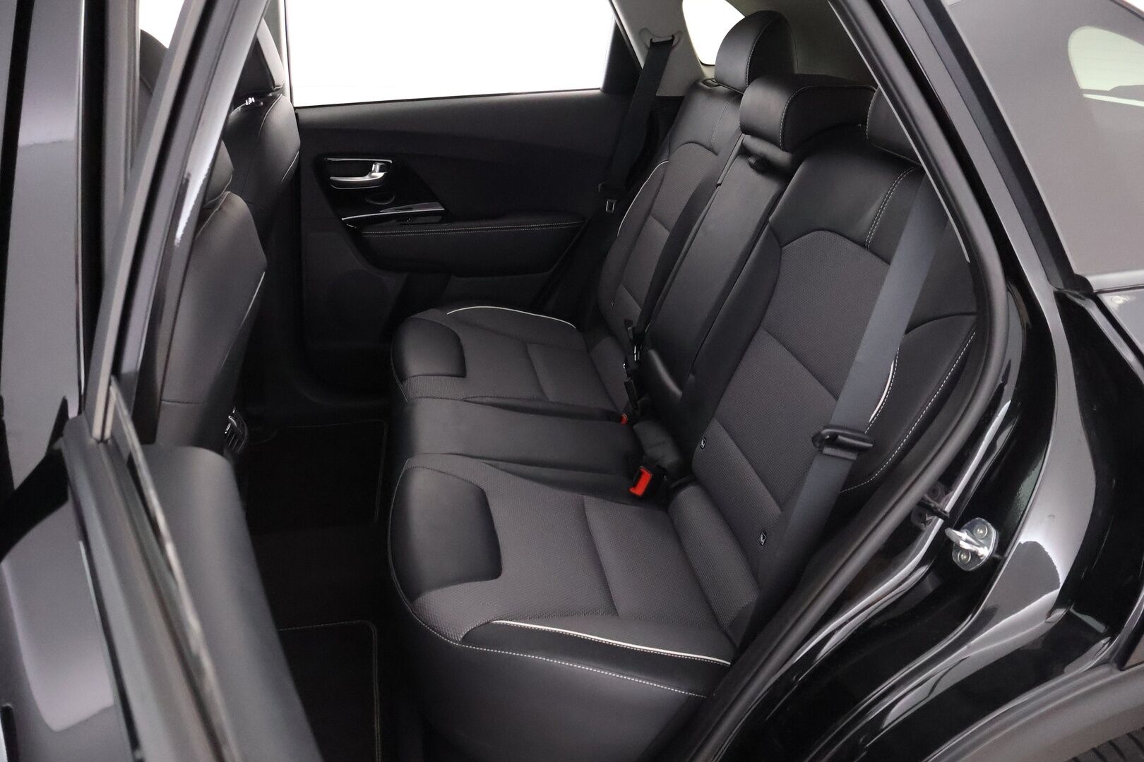 KIA NIRO 2022 Edition 64,8kWh 204hv - ALV / Adapt.Vakkari / JBL / P.Kamera / Puolinahat / Digimittaristo / BLIS / Ratinlämmitin / Navi / Merkkihuollettu!
