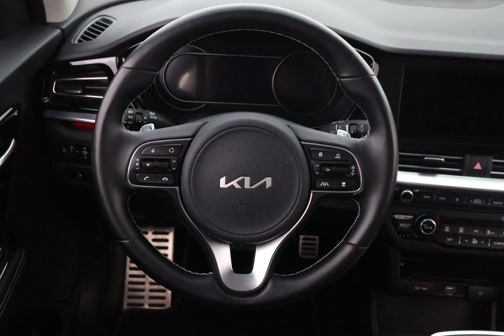 KIA NIRO 2022 Edition 64,8kWh 204hv - ALV / Adapt.Vakkari / JBL / P.Kamera / Puolinahat / Digimittaristo / BLIS / Ratinlämmitin / Navi / Merkkihuollettu!
