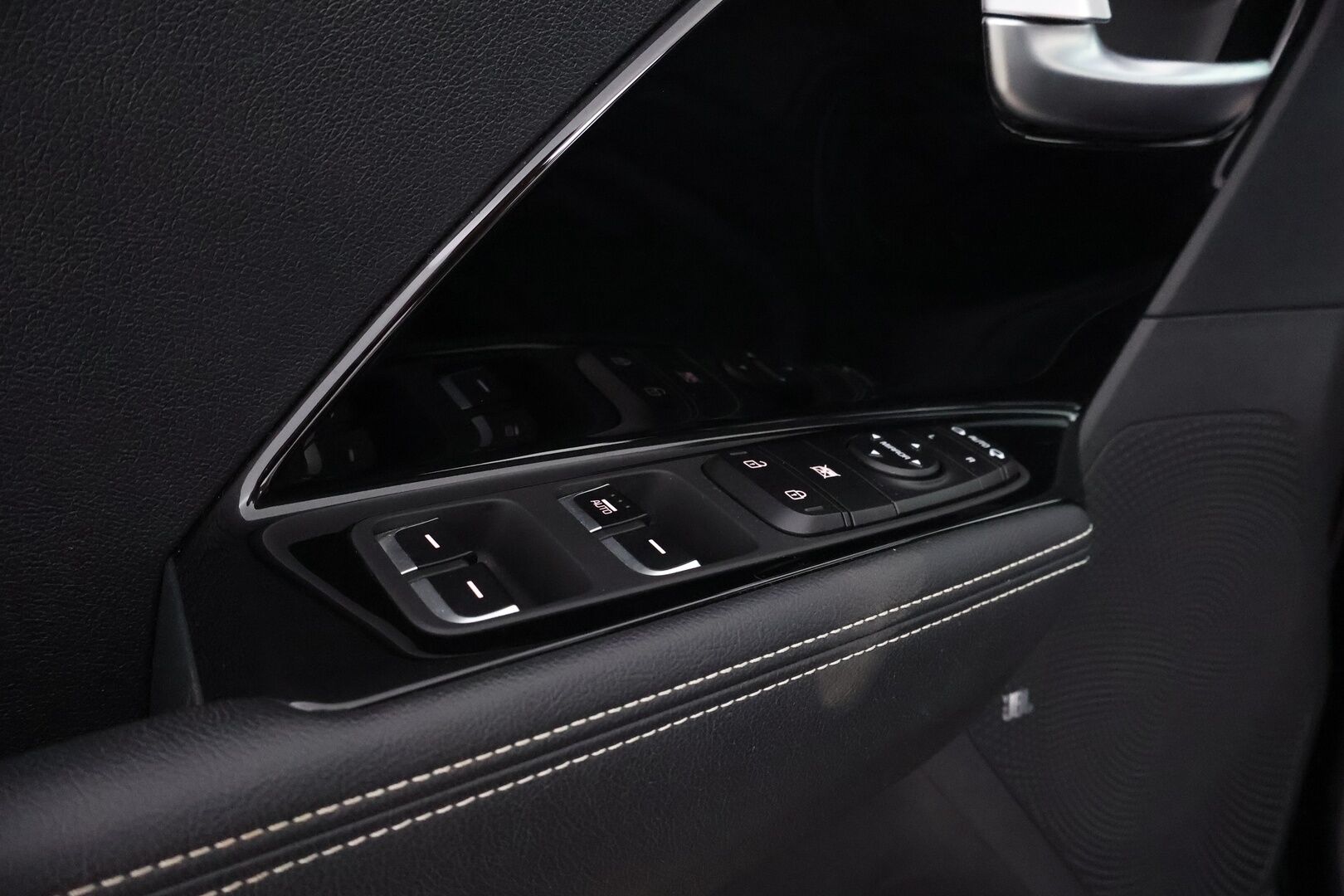 KIA NIRO 2022 Edition 64,8kWh 204hv - ALV / Adapt.Vakkari / JBL / P.Kamera / Puolinahat / Digimittaristo / BLIS / Ratinlämmitin / Navi / Merkkihuollettu!