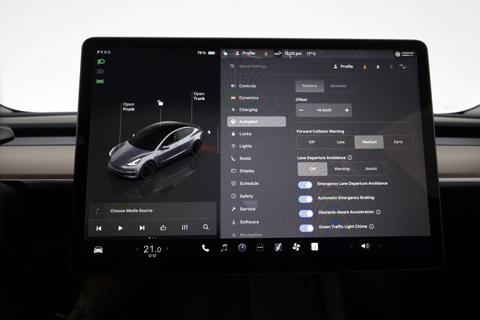 TESLA MODEL 3 2022 Performance ** Autopilot / Lämpöpumppu / AMD Ryzen / Matrix LED / Lasikatto / P.kamera / Premium Audio** - 3,99 % KORKOTARJOUS TÄHÄN AUTOON - 