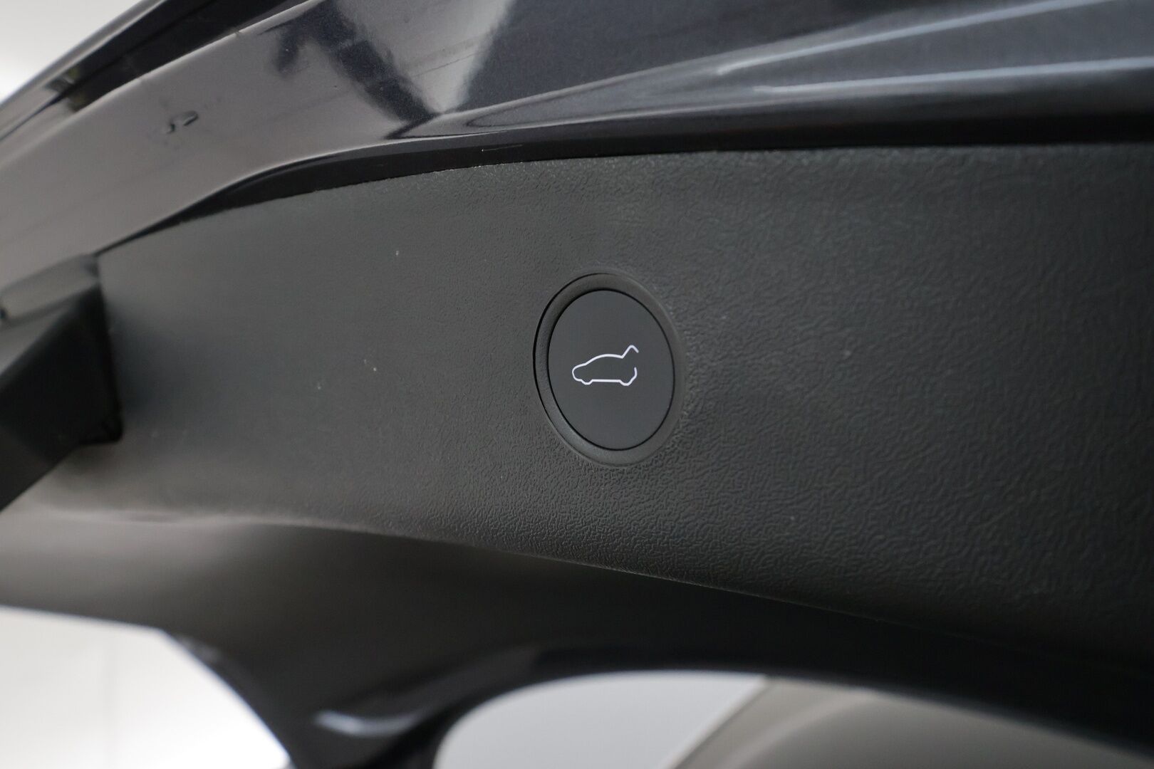 TESLA MODEL 3 2022 Performance ** Autopilot / Lämpöpumppu / AMD Ryzen / Matrix LED / Lasikatto / P.kamera / Premium Audio** - 3,99 % KORKOTARJOUS TÄHÄN AUTOON - 