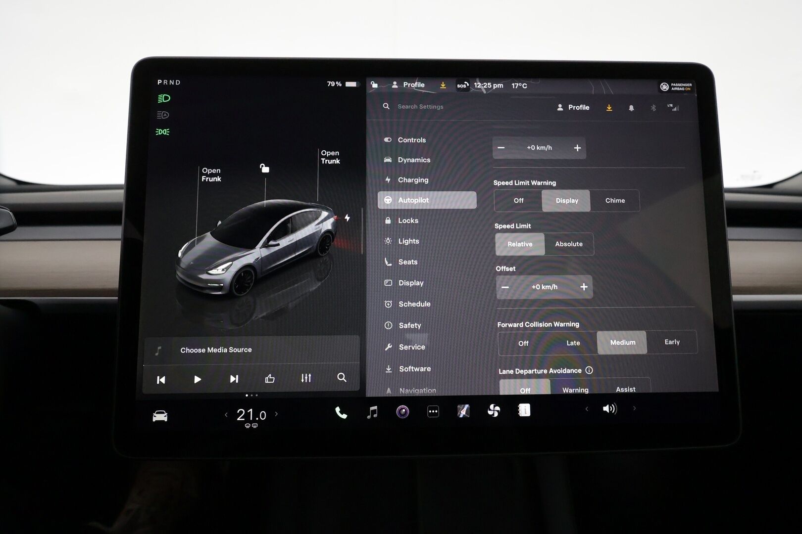 TESLA MODEL 3 2022 Performance ** Autopilot / Lämpöpumppu / AMD Ryzen / Matrix LED / Lasikatto / P.kamera / Premium Audio** - 3,99 % KORKOTARJOUS TÄHÄN AUTOON - 