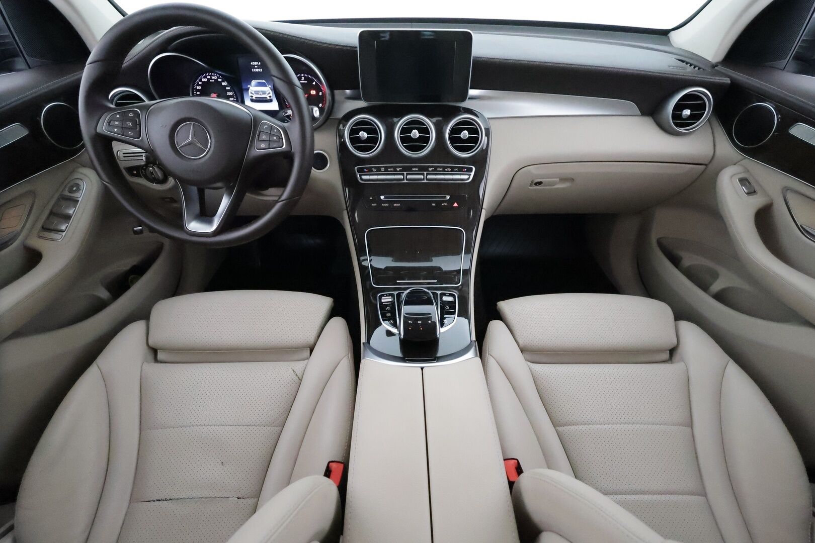 MERCEDES-BENZ GLC 2016 220 d 4MATIC T 9G-Tronic **AMG-ulkopaketti / ILS LED / Vetokoukku / Hifit / Sporttipenkit / Vakkari / P.tutkat / Vaalea nahkasisusta** - 3,99 % KORKOTARJOUS TÄHÄN AUTOON - Alkuperäinen alle taittuva vetokoukku! 