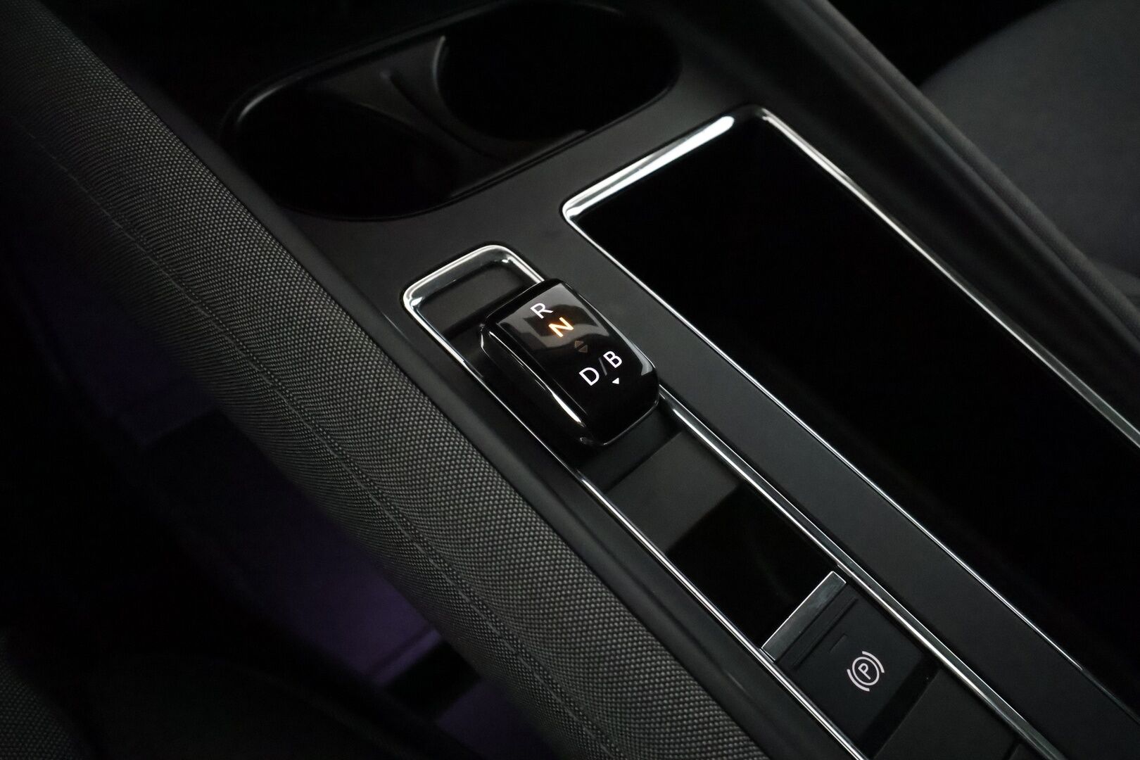 SKODA ENYAQ 2021 80 iV **Lämpöpumppu / Panorama / Adapt. vakkari / 360 Kamera / Apple&Android / Keyless** - Akku kuntotarkastettu