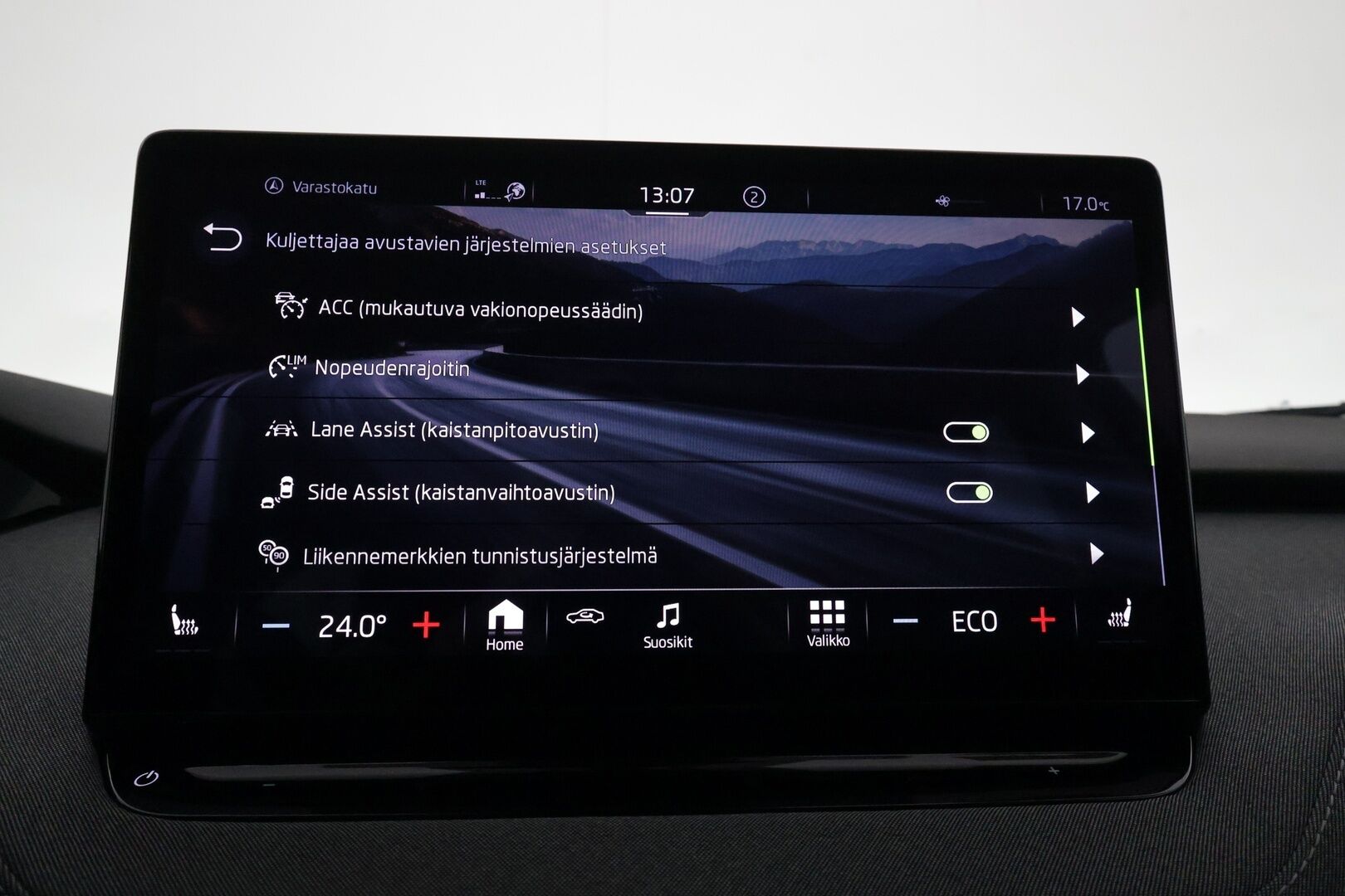 SKODA ENYAQ 2021 80 iV **Lämpöpumppu / Panorama / Adapt. vakkari / 360 Kamera / Apple&Android / Keyless** - Akku kuntotarkastettu
