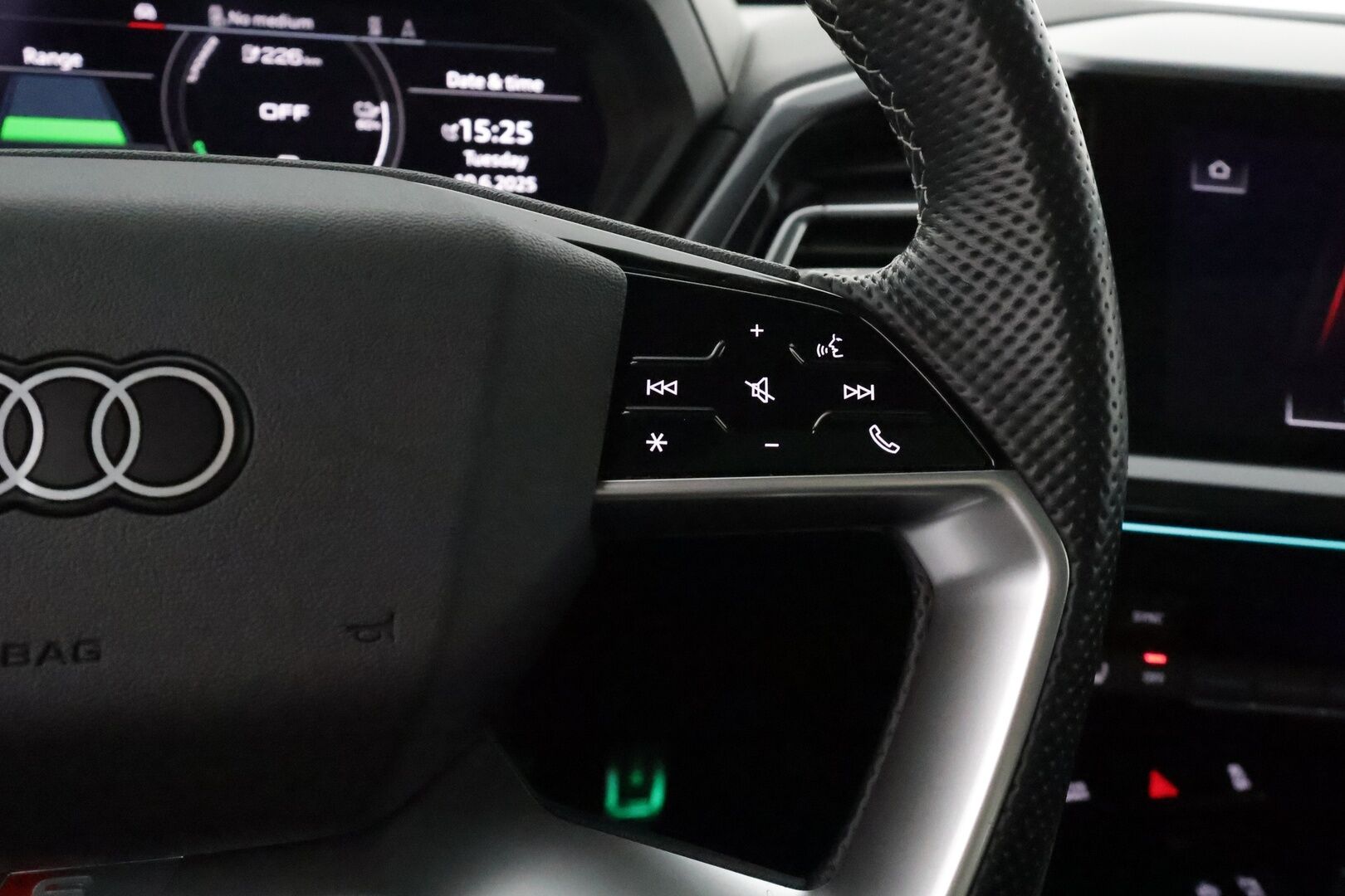 AUDI Q4 E-TRON 2022 40 e-tron Sportback S-Line **HUD / Panorama / Lämpöpumppu / Adapt. vakkari / Sporttinahat / P.kamera / Koukku** - 3,99 % KORKOTARJOUS TÄHÄN AUTOON - Akku kuntotarkastettu