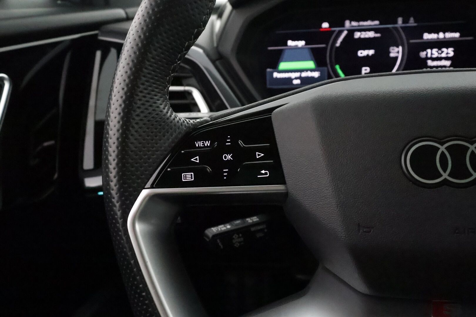 AUDI Q4 E-TRON 2022 40 e-tron Sportback S-Line **HUD / Panorama / Lämpöpumppu / Adapt. vakkari / Sporttinahat / P.kamera / Koukku** - 3,99 % KORKOTARJOUS TÄHÄN AUTOON - Akku kuntotarkastettu