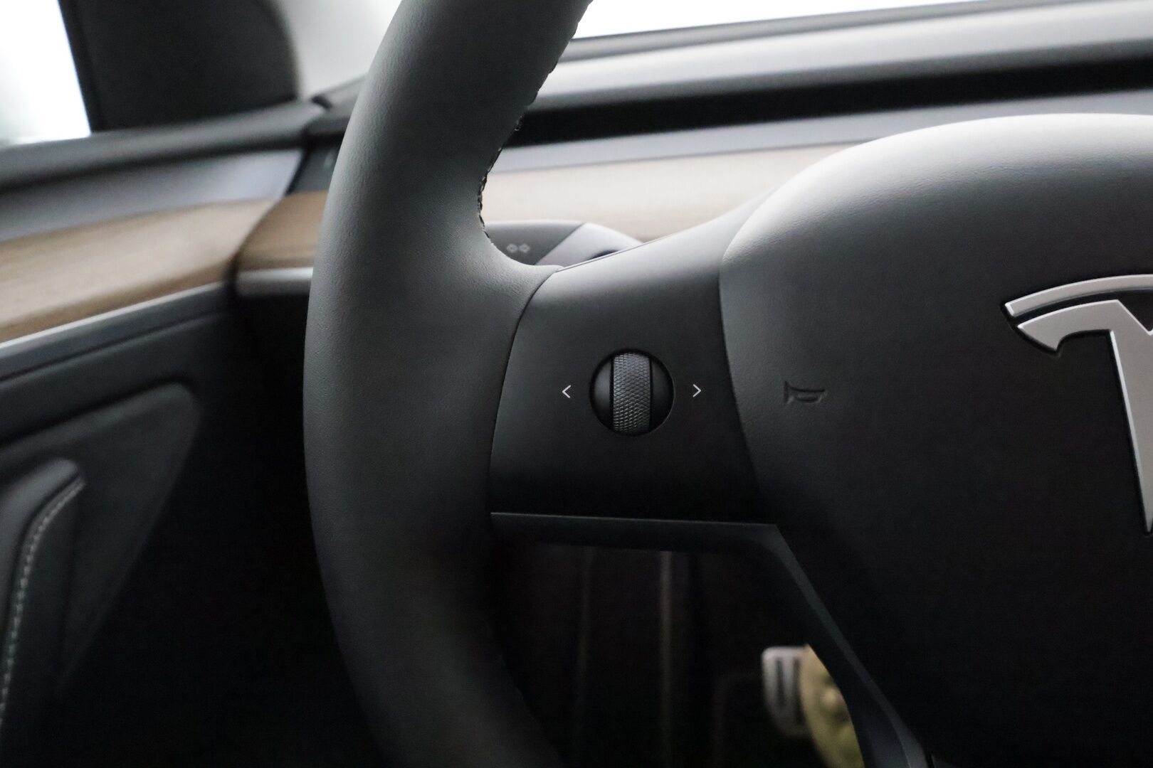 TESLA MODEL Y 2024 Performance **Autopilot / Lämpöpumppu / AMD Ryzen / Matrix LED / P.kamera / Kahdet renkaat** - 3,99 % KORKOTARJOUS TÄHÄN AUTOON - 