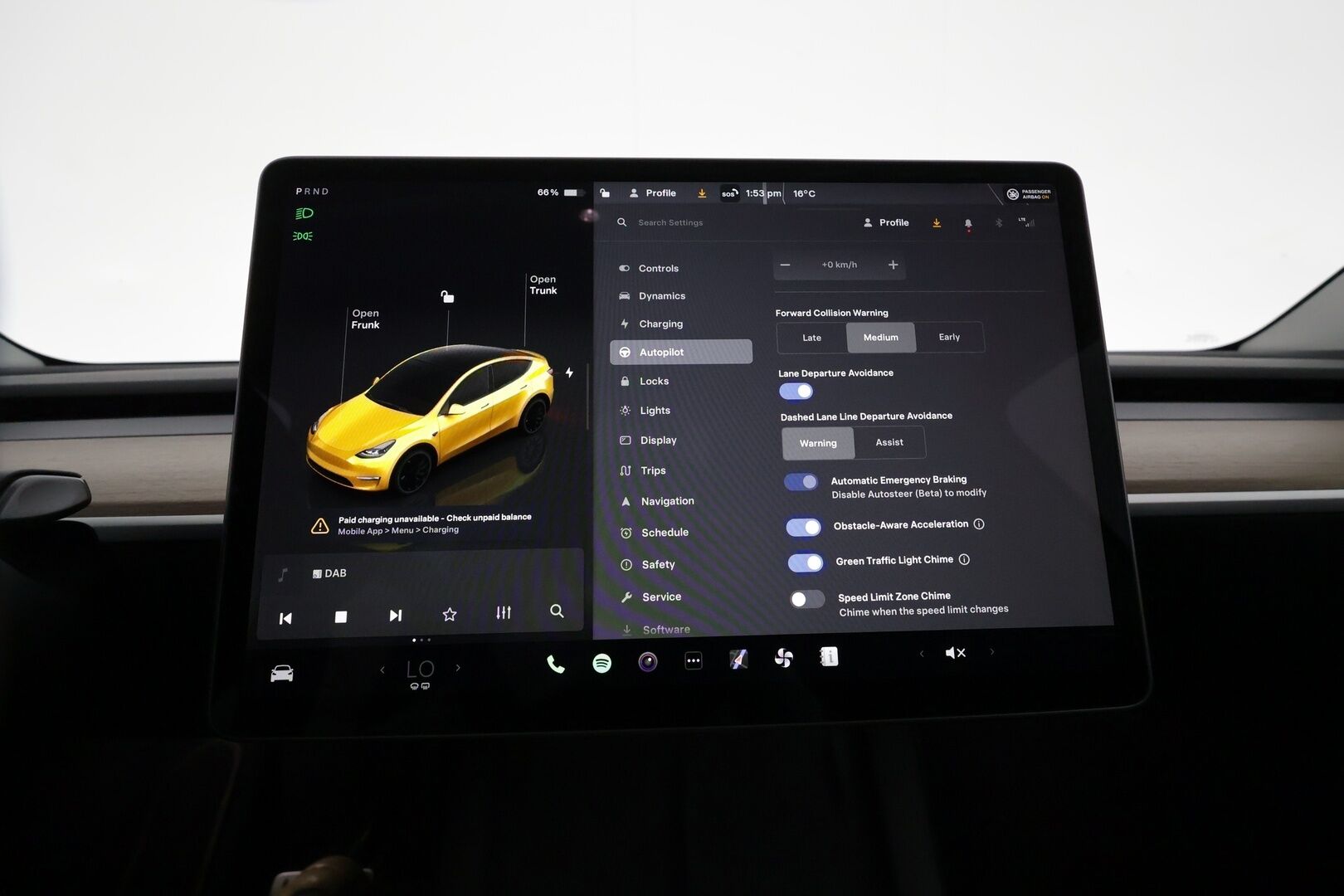 TESLA MODEL Y 2024 Performance **Autopilot / Lämpöpumppu / AMD Ryzen / Matrix LED / P.kamera / Kahdet renkaat** - 3,99 % KORKOTARJOUS TÄHÄN AUTOON - 