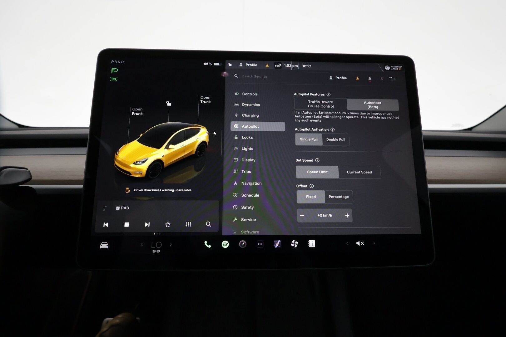 TESLA MODEL Y 2024 Performance **Autopilot / Lämpöpumppu / AMD Ryzen / Matrix LED / P.kamera / Kahdet renkaat** - 3,99 % KORKOTARJOUS TÄHÄN AUTOON - 