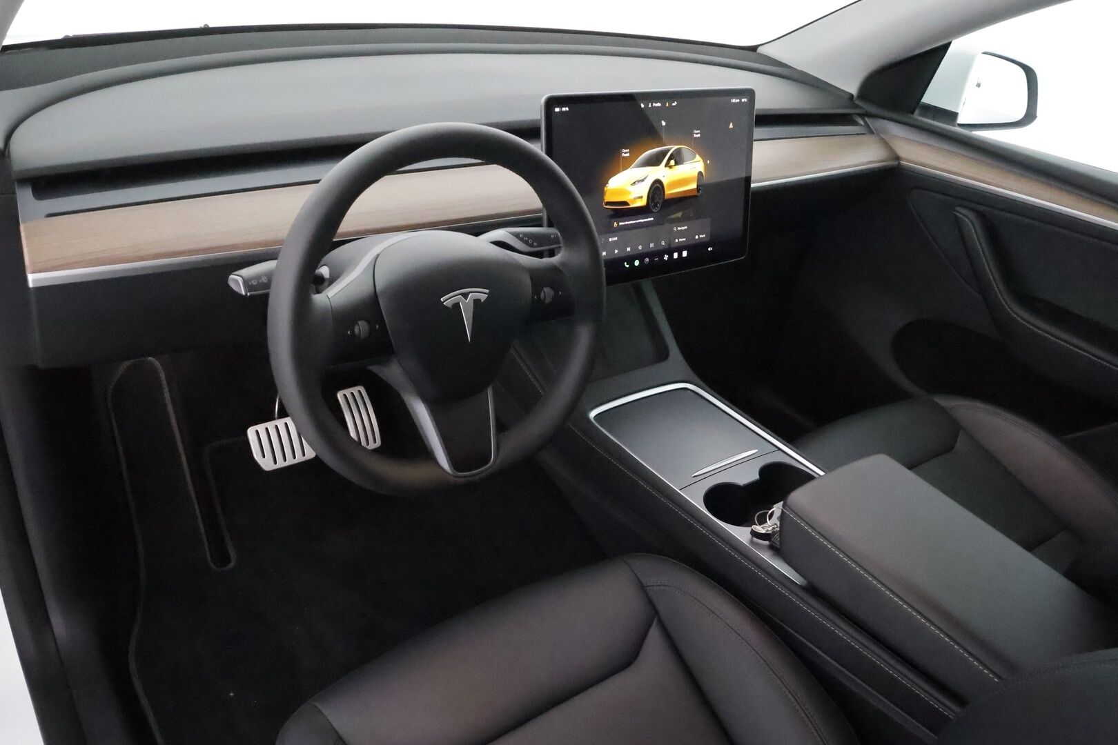 TESLA MODEL Y 2024 Performance **Autopilot / Lämpöpumppu / AMD Ryzen / Matrix LED / P.kamera / Kahdet renkaat** - 3,99 % KORKOTARJOUS TÄHÄN AUTOON - 