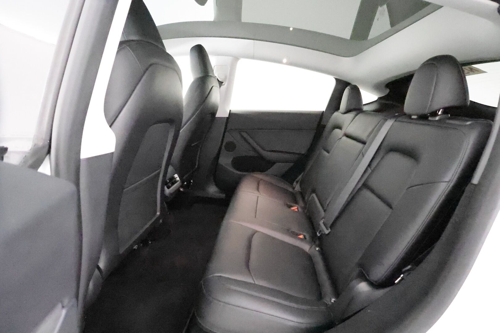 TESLA MODEL Y 2024 Performance **Autopilot / Lämpöpumppu / AMD Ryzen / Matrix LED / P.kamera / Kahdet renkaat** - 3,99 % KORKOTARJOUS TÄHÄN AUTOON - 