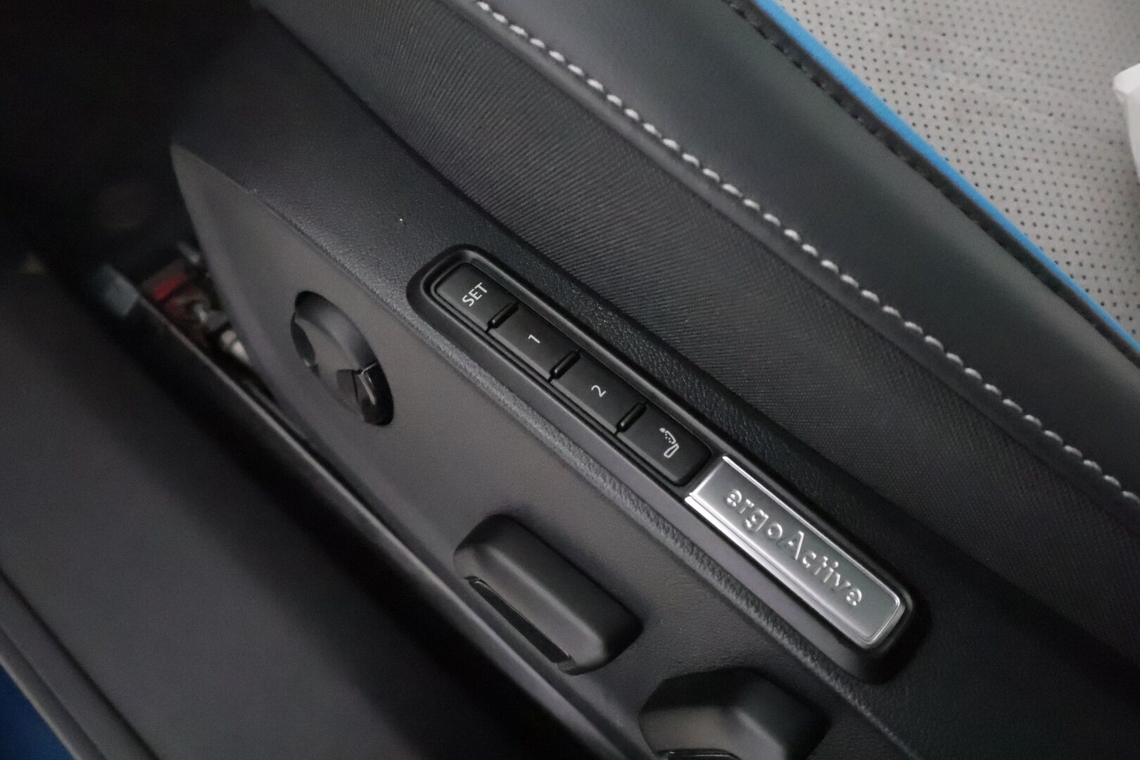 VOLKSWAGEN ID.7 2024 Pro Business 210kW **HUD / HarmanKardon / Ilmastoidut&Hierovat muistipenkit / IQ Matrix LED / Lasikatto / Koukku / 360 Kamera** - 3,99 % KORKOTARJOUS TÄHÄN AUTOON - Akku kuntotarkastettu