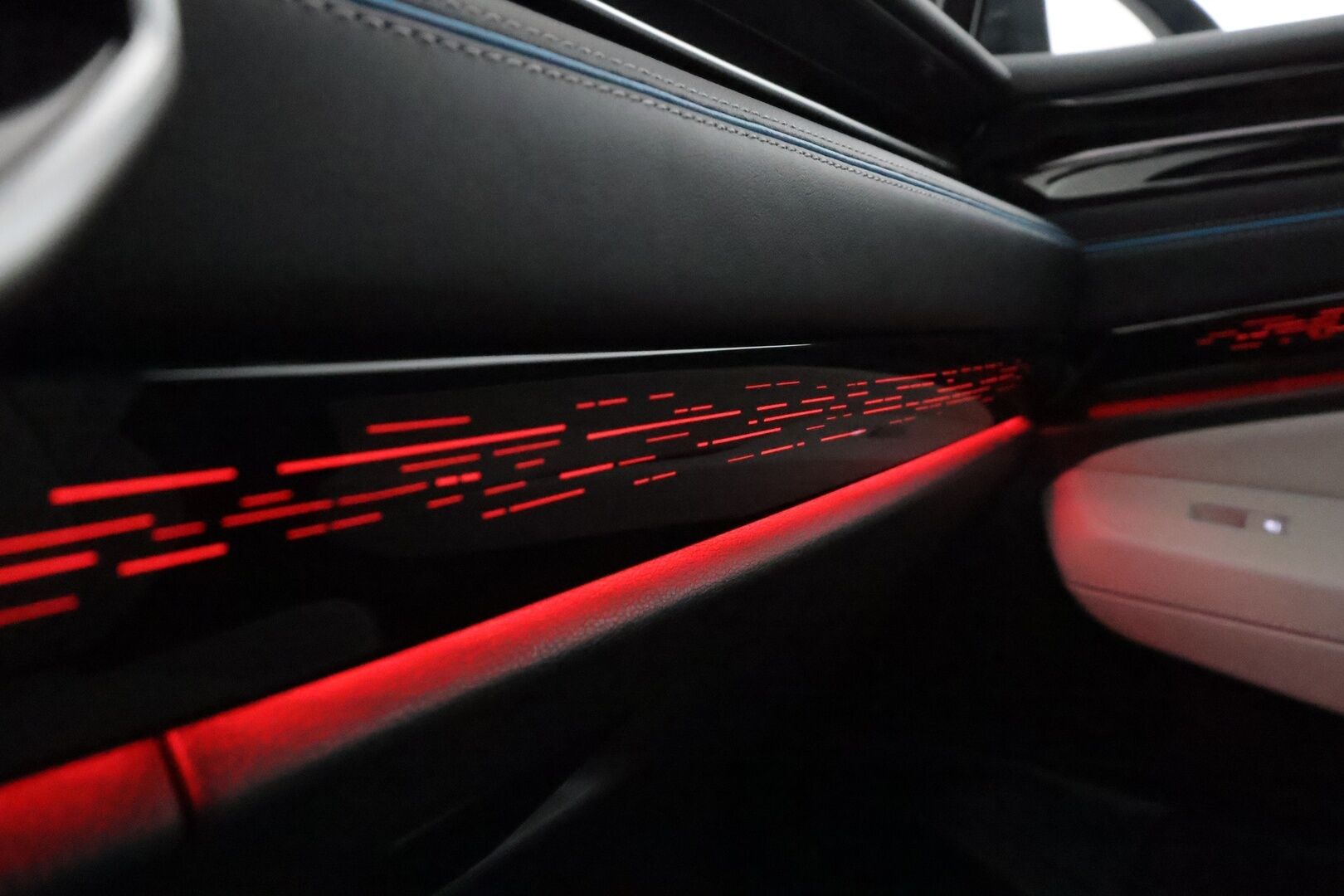VOLKSWAGEN ID.7 2024 Pro Business 210kW **HUD / HarmanKardon / Ilmastoidut&Hierovat muistipenkit / IQ Matrix LED / Lasikatto / Koukku / 360 Kamera** - 3,99 % KORKOTARJOUS TÄHÄN AUTOON - Akku kuntotarkastettu