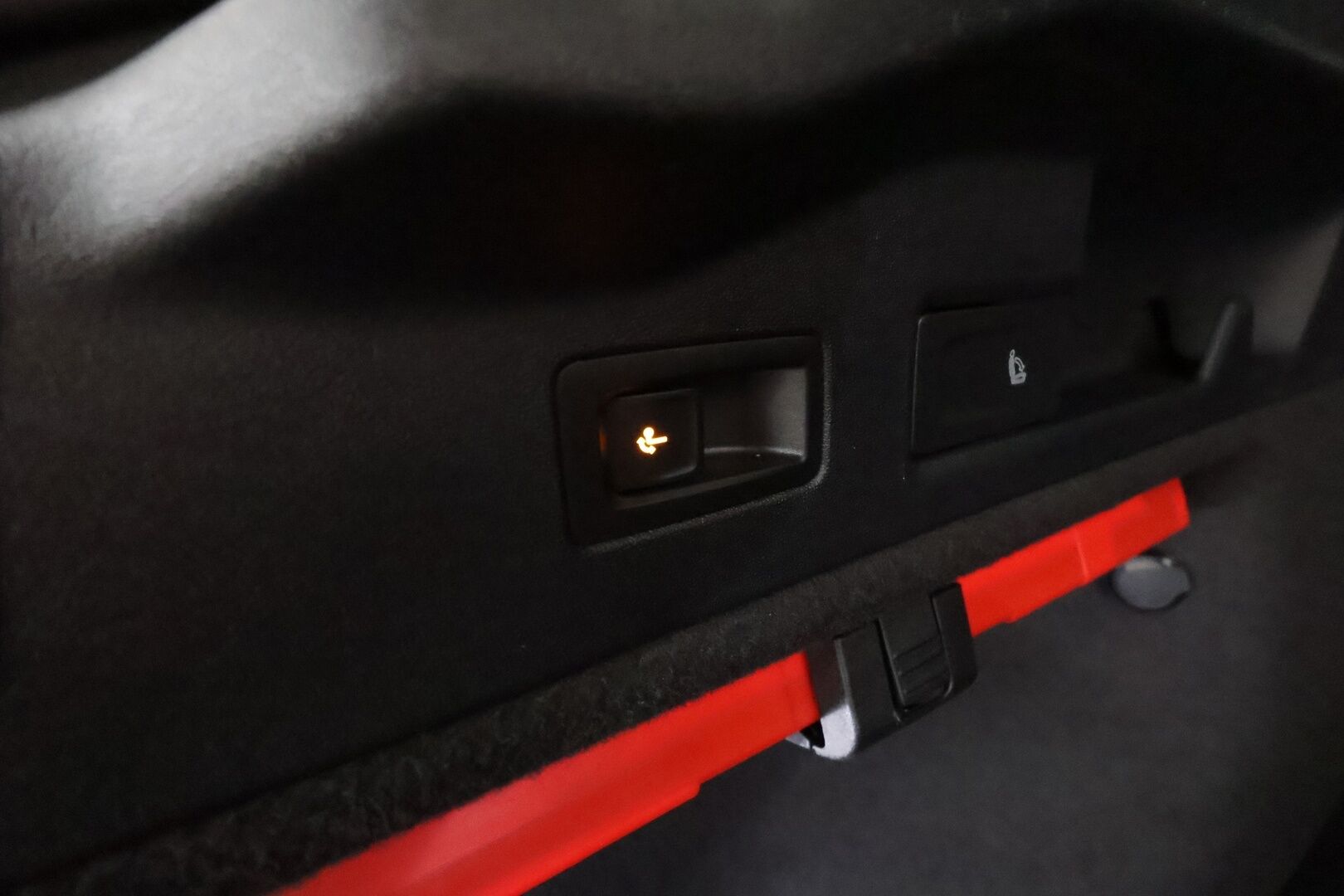 VOLKSWAGEN ID.7 2024 Pro Business 210kW **HUD / HarmanKardon / Ilmastoidut&Hierovat muistipenkit / IQ Matrix LED / Lasikatto / Koukku / 360 Kamera** - 3,99 % KORKOTARJOUS TÄHÄN AUTOON - Akku kuntotarkastettu