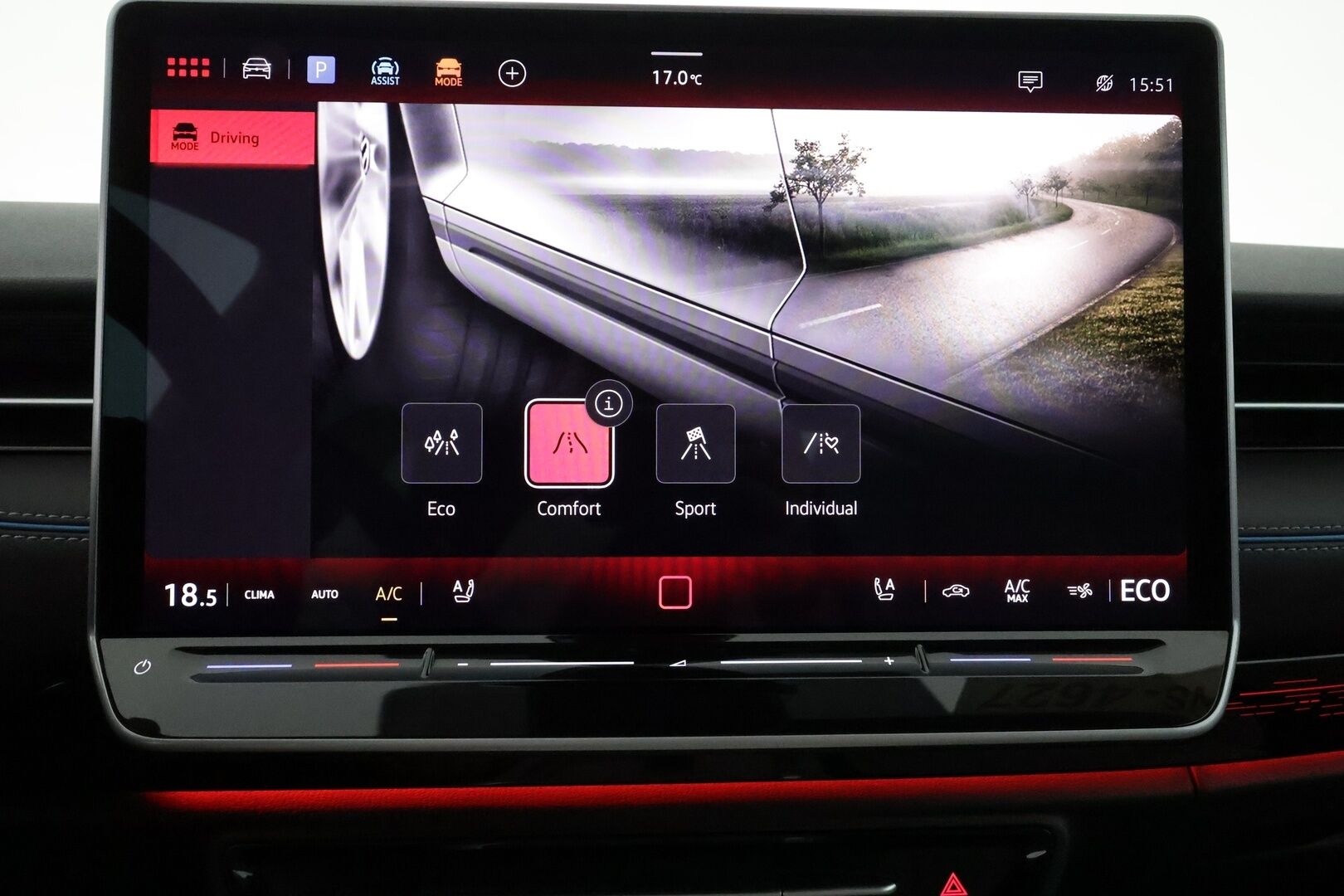 VOLKSWAGEN ID.7 2024 Pro Business 210kW **HUD / HarmanKardon / Ilmastoidut&Hierovat muistipenkit / IQ Matrix LED / Lasikatto / Koukku / 360 Kamera** - 3,99 % KORKOTARJOUS TÄHÄN AUTOON - Akku kuntotarkastettu