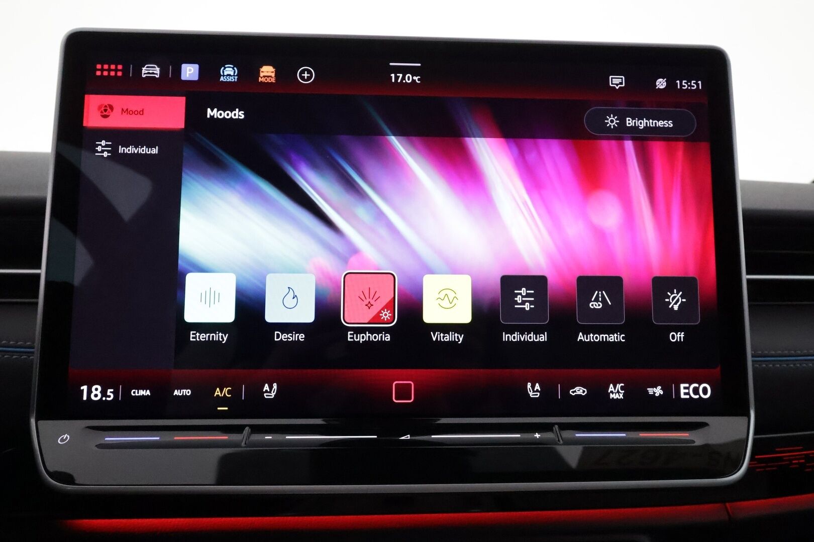 VOLKSWAGEN ID.7 2024 Pro Business 210kW **HUD / HarmanKardon / Ilmastoidut&Hierovat muistipenkit / IQ Matrix LED / Lasikatto / Koukku / 360 Kamera** - 3,99 % KORKOTARJOUS TÄHÄN AUTOON - Akku kuntotarkastettu