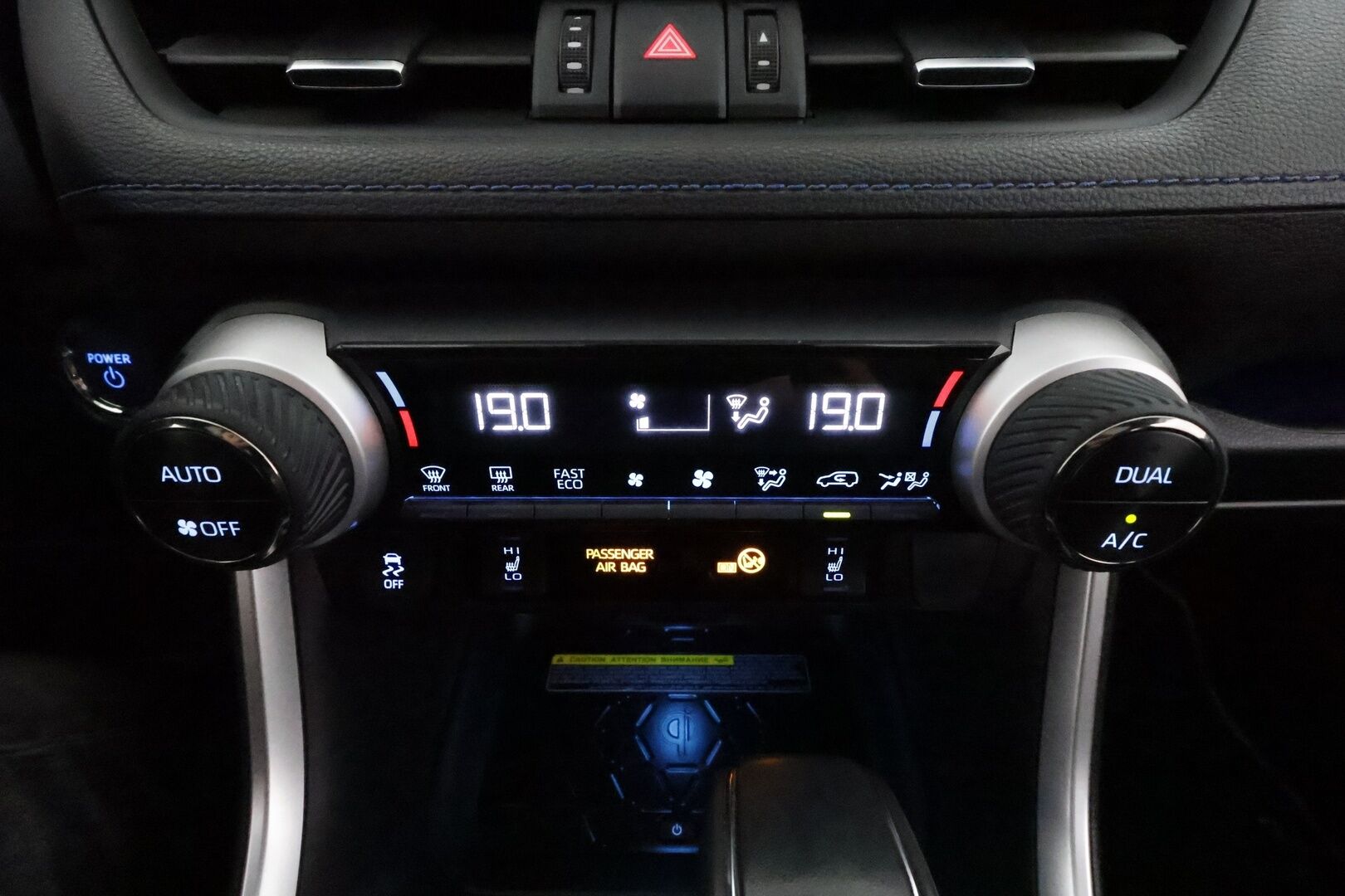 TOYOTA RAV4 2019 2.5 Hybrid AWD Style **Panorama / JBL / KeylessGo / P.kamera / Puolinahat / Koukku** - 3,99 % KORKOTARJOUS TÄHÄN AUTOON - 