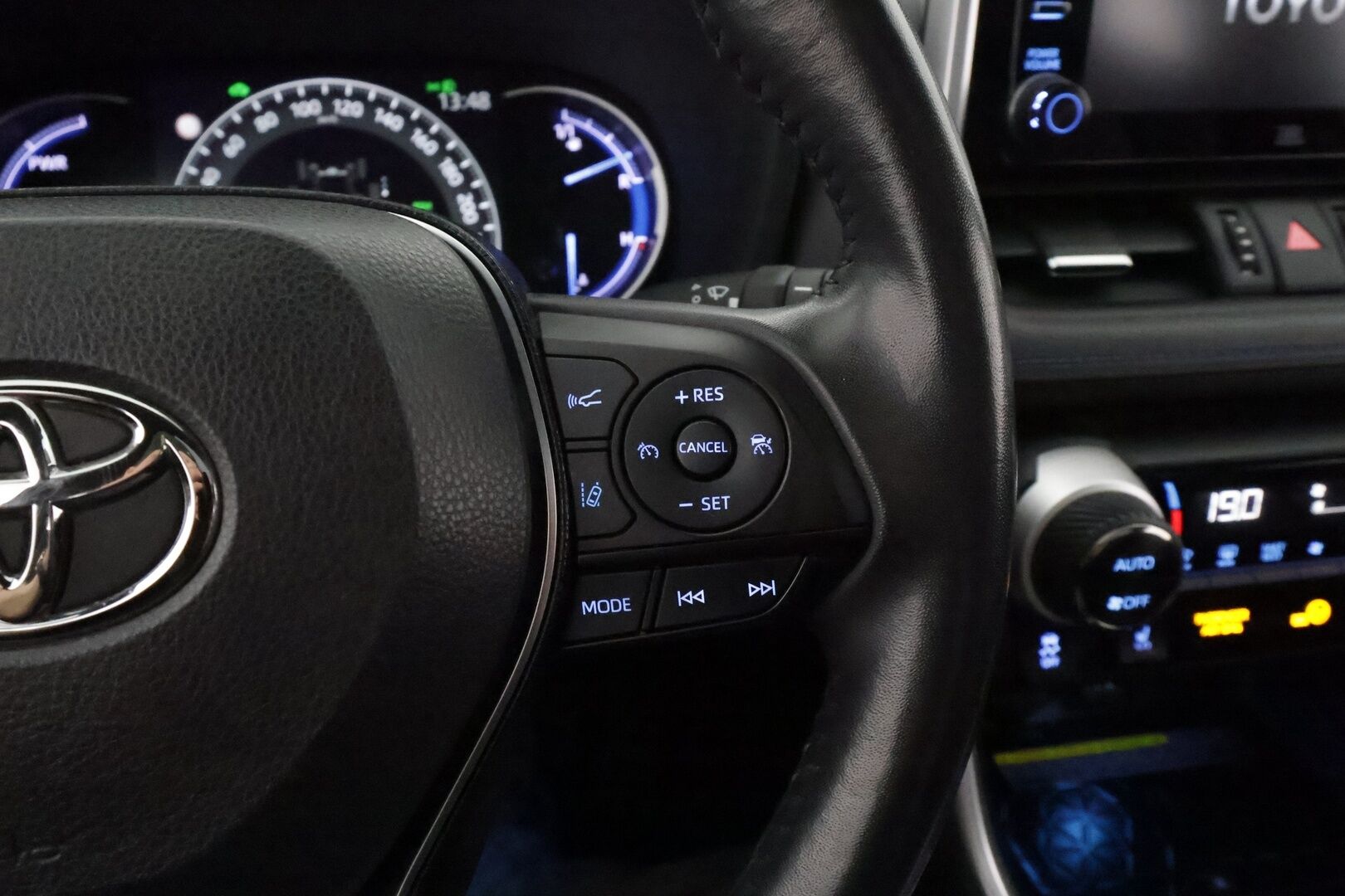 TOYOTA RAV4 2019 2.5 Hybrid AWD Style **Panorama / JBL / KeylessGo / P.kamera / Puolinahat / Koukku** - 3,99 % KORKOTARJOUS TÄHÄN AUTOON - 