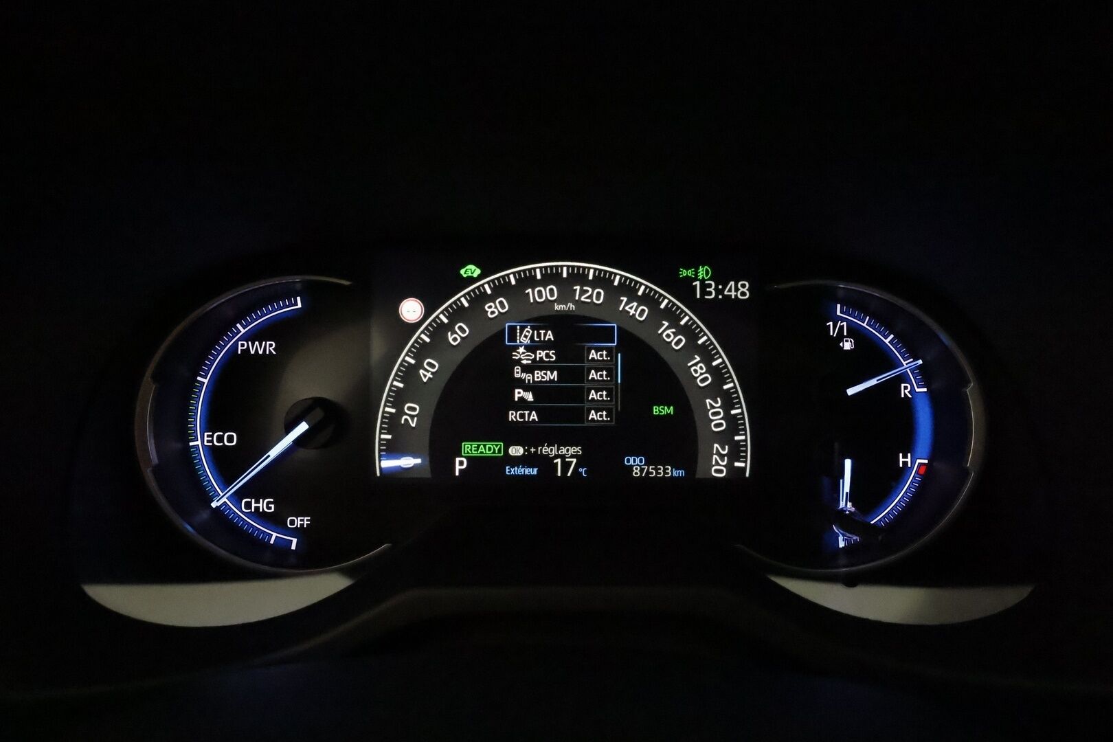 TOYOTA RAV4 2019 2.5 Hybrid AWD Style **Panorama / JBL / KeylessGo / P.kamera / Puolinahat / Koukku** - 3,99 % KORKOTARJOUS TÄHÄN AUTOON - 