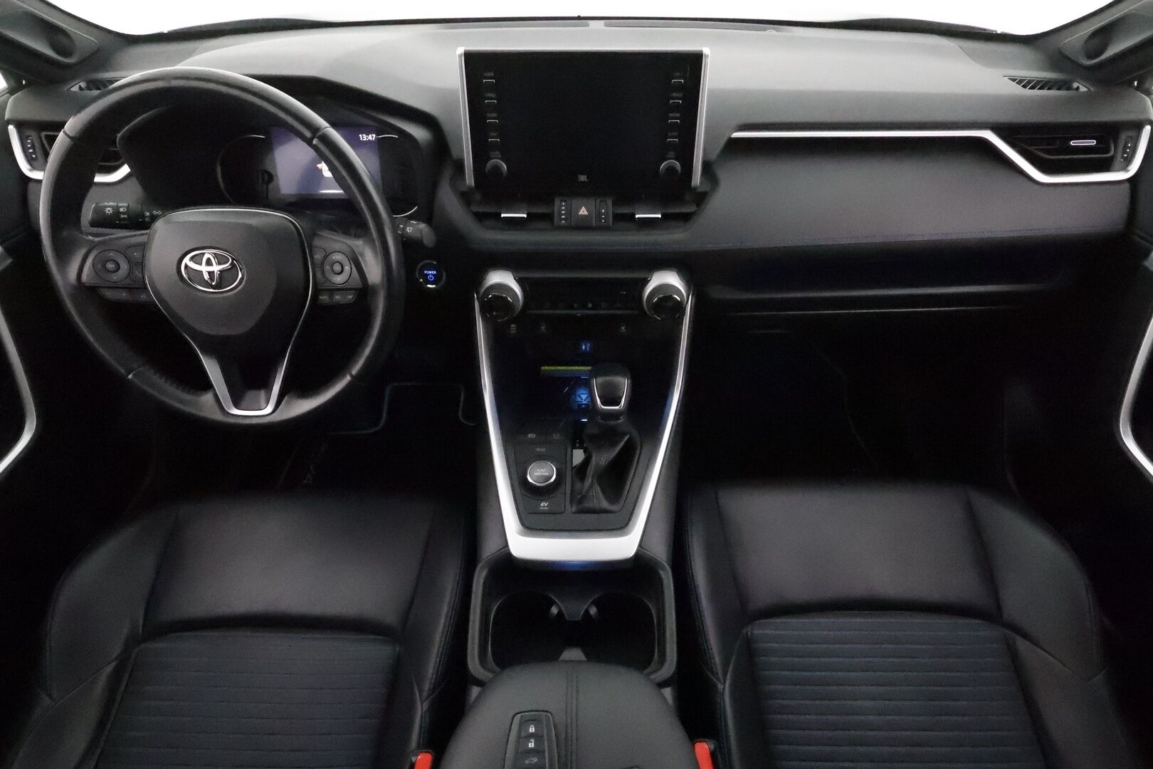 TOYOTA RAV4 2019 2.5 Hybrid AWD Style **Panorama / JBL / KeylessGo / P.kamera / Puolinahat / Koukku** - 3,99 % KORKOTARJOUS TÄHÄN AUTOON - 