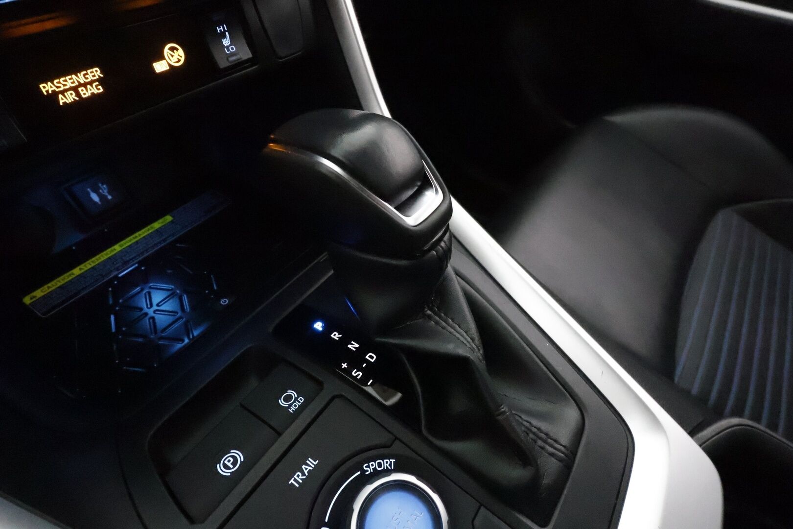 TOYOTA RAV4 2019 2.5 Hybrid AWD Style **Panorama / JBL / KeylessGo / P.kamera / Puolinahat / Koukku** - 3,99 % KORKOTARJOUS TÄHÄN AUTOON - 