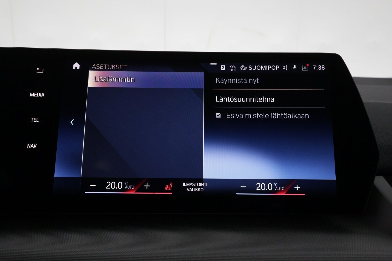 BMW 225XE 2023 U06 Active Tourer 225e xDrive Charged Edition **Harman&Kardon / Hierova Muistipenkki / P.Kamera / Vakkari / Navi** - 3,99 % KORKOTARJOUS TÄHÄN AUTOON - Huippusiisti BMW kaksilla renkailla ja aluvanteilla!