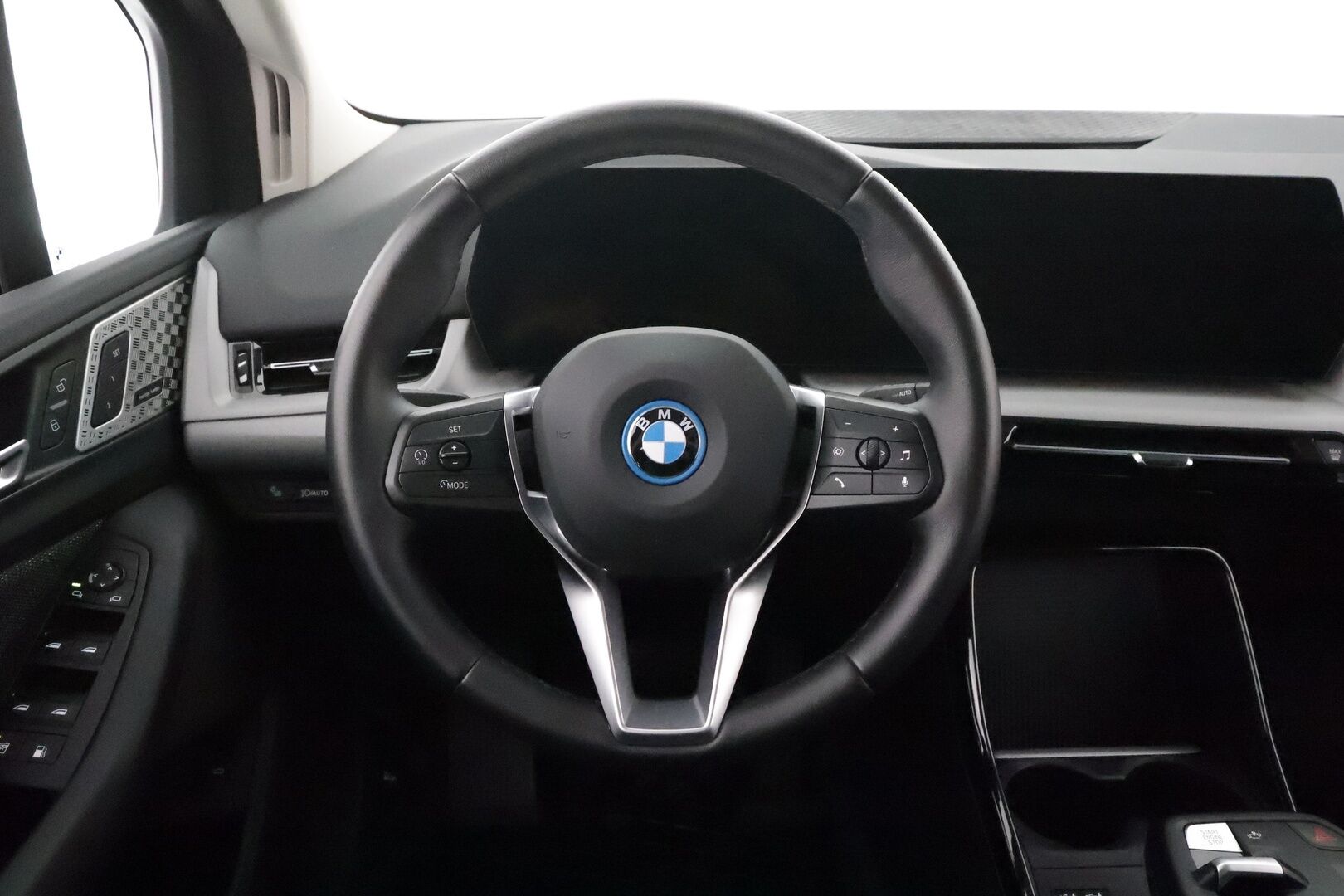 BMW 225XE 2023 U06 Active Tourer 225e xDrive Charged Edition **Harman&Kardon / Hierova Muistipenkki / P.Kamera / Vakkari / Navi** - 3,99 % KORKOTARJOUS TÄHÄN AUTOON - Huippusiisti BMW kaksilla renkailla ja aluvanteilla!
