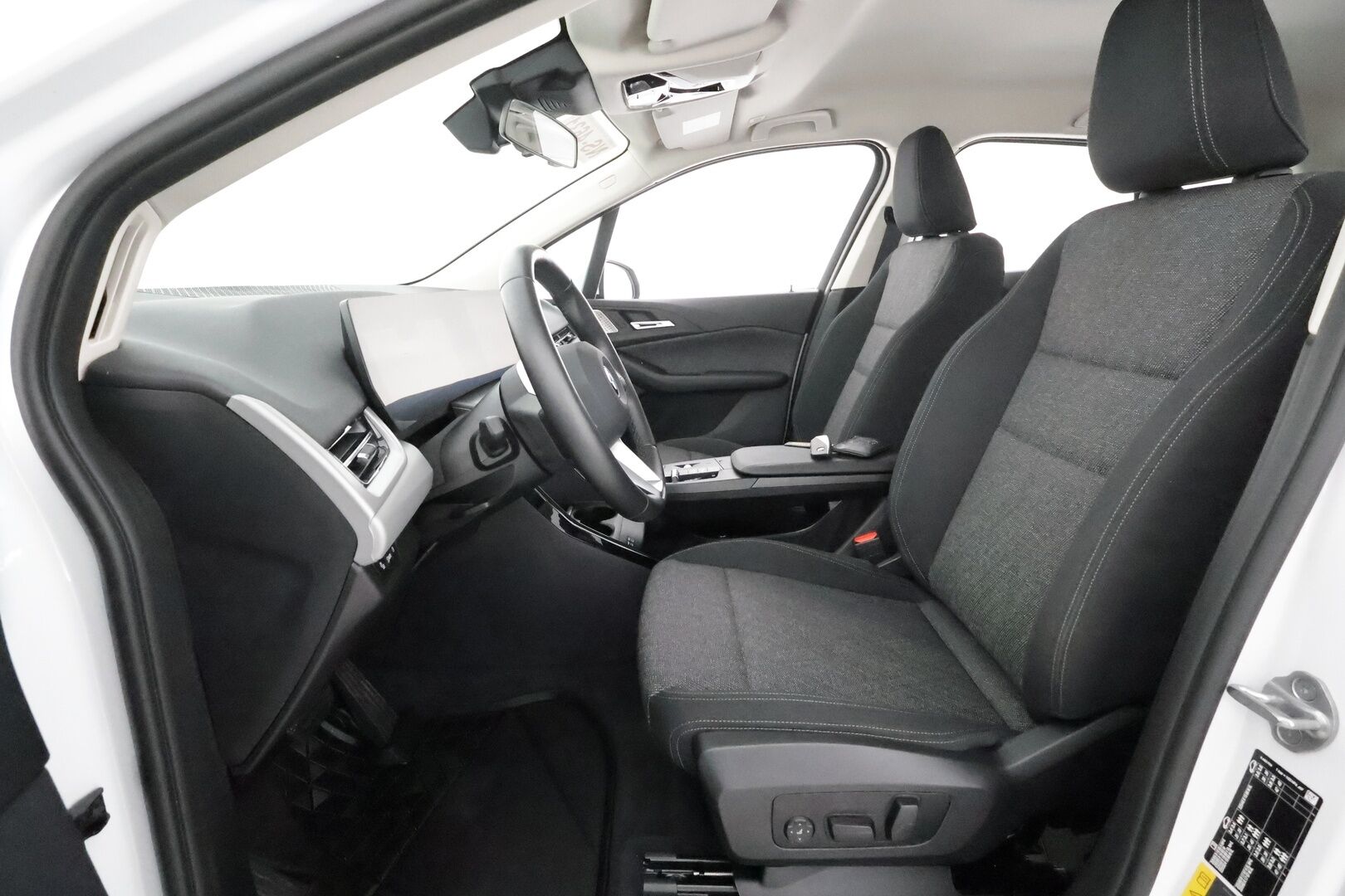 BMW 225XE 2023 U06 Active Tourer 225e xDrive Charged Edition **Harman&Kardon / Hierova Muistipenkki / P.Kamera / Vakkari / Navi** - 3,99 % KORKOTARJOUS TÄHÄN AUTOON 7.9. ASTI! - Huippusiisti BMW kaksilla renkailla ja aluvanteilla!