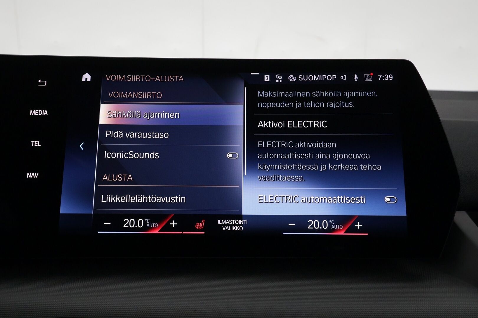 BMW 225XE 2023 U06 Active Tourer 225e xDrive Charged Edition **Harman&Kardon / Hierova Muistipenkki / P.Kamera / Vakkari / Navi** - Huippusiisti BMW kaksilla renkailla ja aluvanteilla!