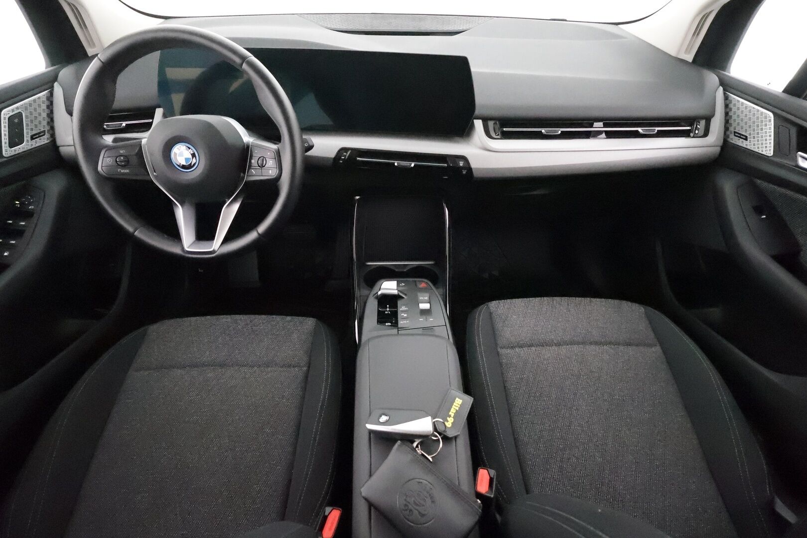 BMW 225XE 2023 U06 Active Tourer 225e xDrive Charged Edition **Harman&Kardon / Hierova Muistipenkki / P.Kamera / Vakkari / Navi** - 3,99 % KORKOTARJOUS TÄHÄN AUTOON - Huippusiisti BMW kaksilla renkailla ja aluvanteilla!