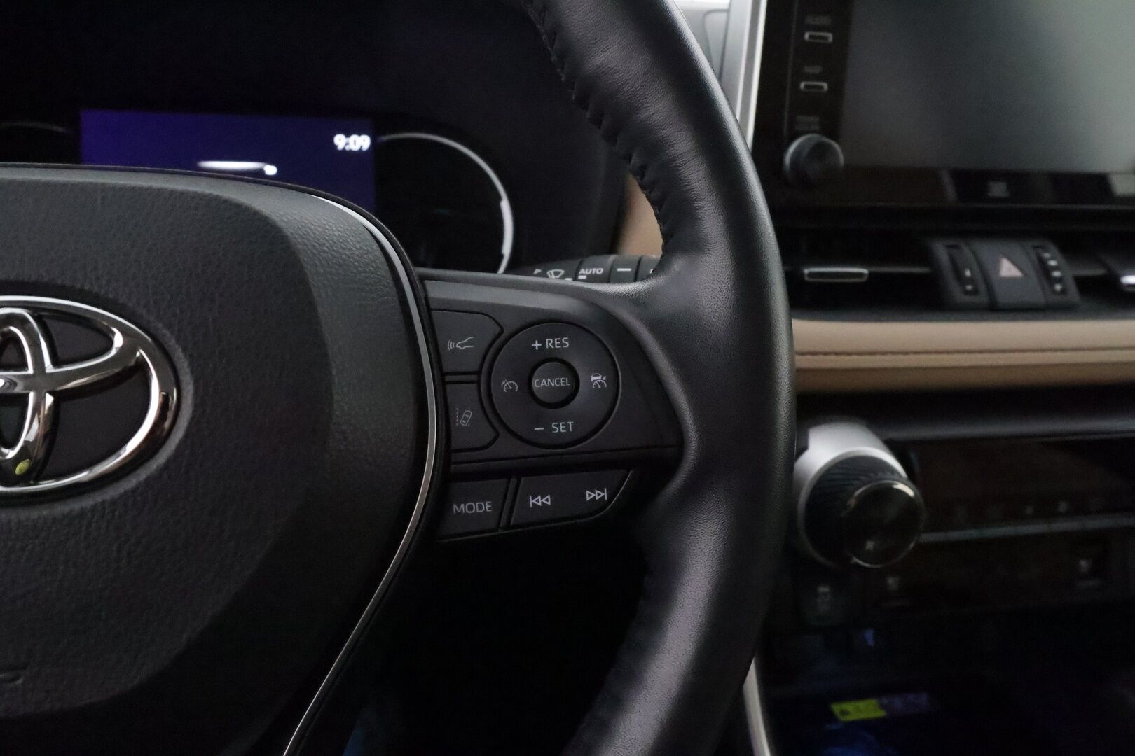 TOYOTA RAV4 2022 Hybrid 2,5 AWD-i Premium **Facelift / Ilmastoidut nahat / JBL / Adapt. vakkari / 360 Kamera / Keyless / Apple&Android** - 3,99 % KORKOTARJOUS TÄHÄN AUTOON - 