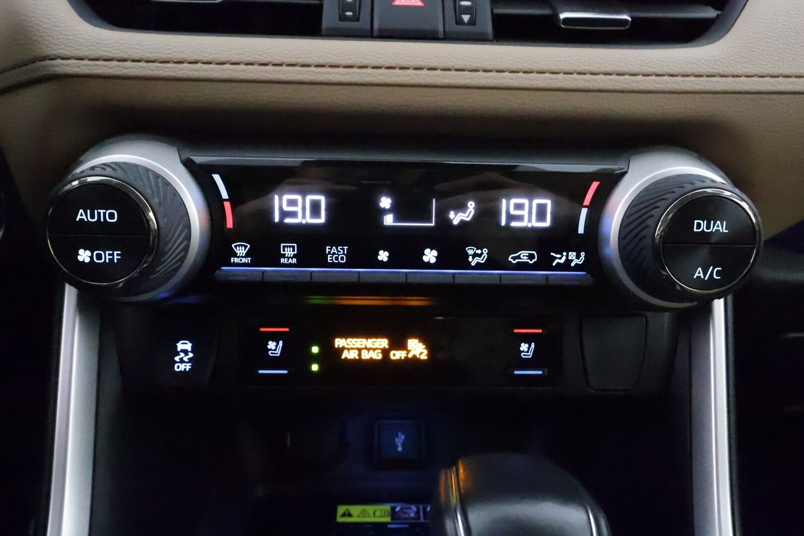 TOYOTA RAV4 2022 Hybrid 2,5 AWD-i Premium **Facelift / Ilmastoidut nahat / JBL / Adapt. vakkari / 360 Kamera / Keyless / Apple&Android** - 3,99 % KORKOTARJOUS TÄHÄN AUTOON - 