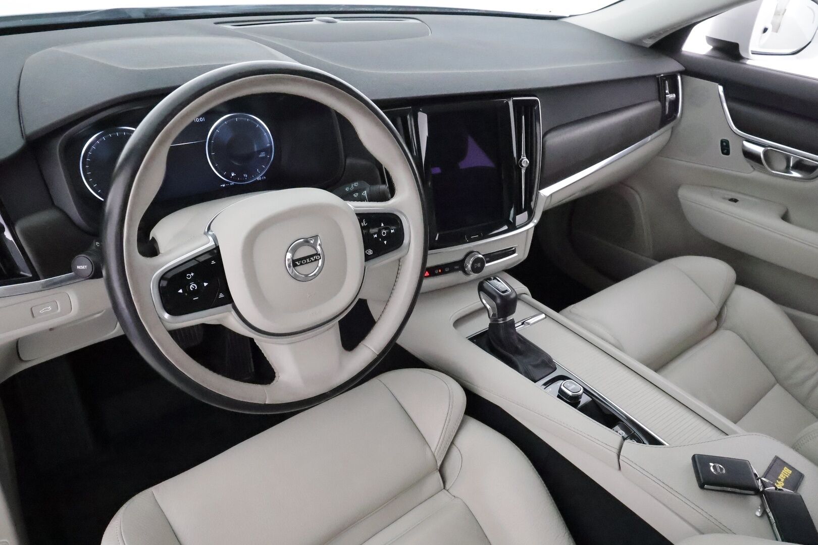 Volvo V90 CROSS COUNTRY 2017 D4 AWD Business Plus **Adapt.vakkari / Webasto / Vaaleat sporttinahat / P.kamera / Koukku / Keyles / Full LED / Navi**