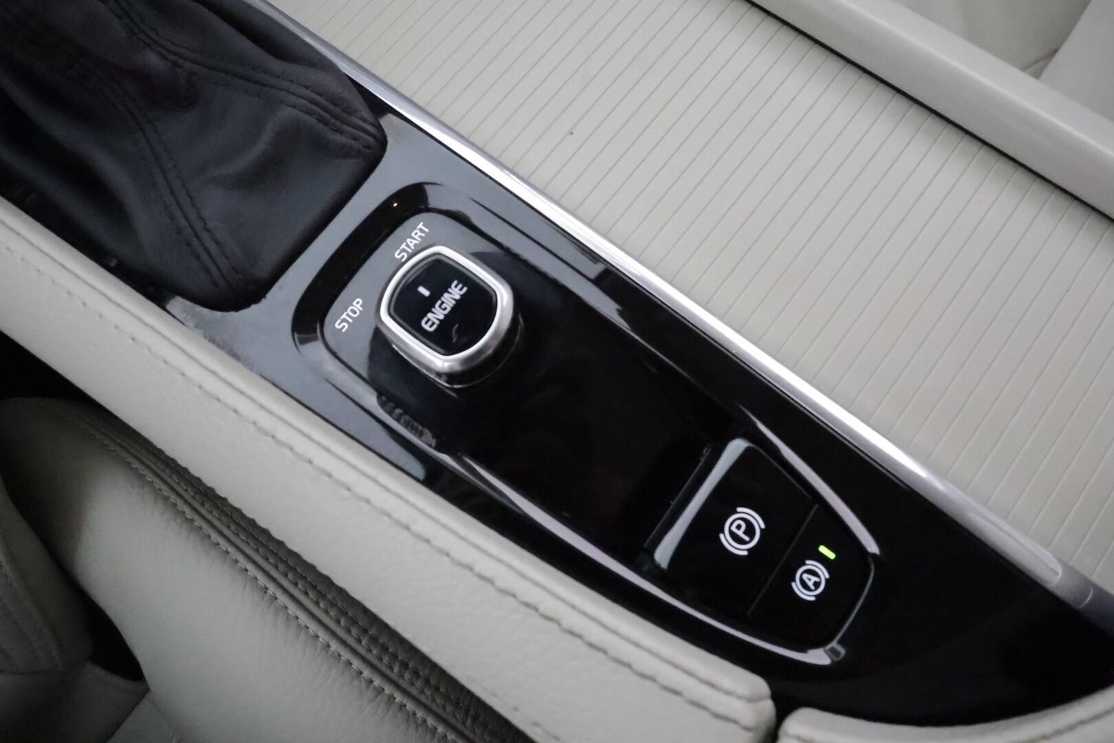 Volvo V90 CROSS COUNTRY 2017 D4 AWD Business Plus **Adapt.vakkari / Webasto / Vaaleat sporttinahat / P.kamera / Koukku / Keyles / Full LED / Navi**