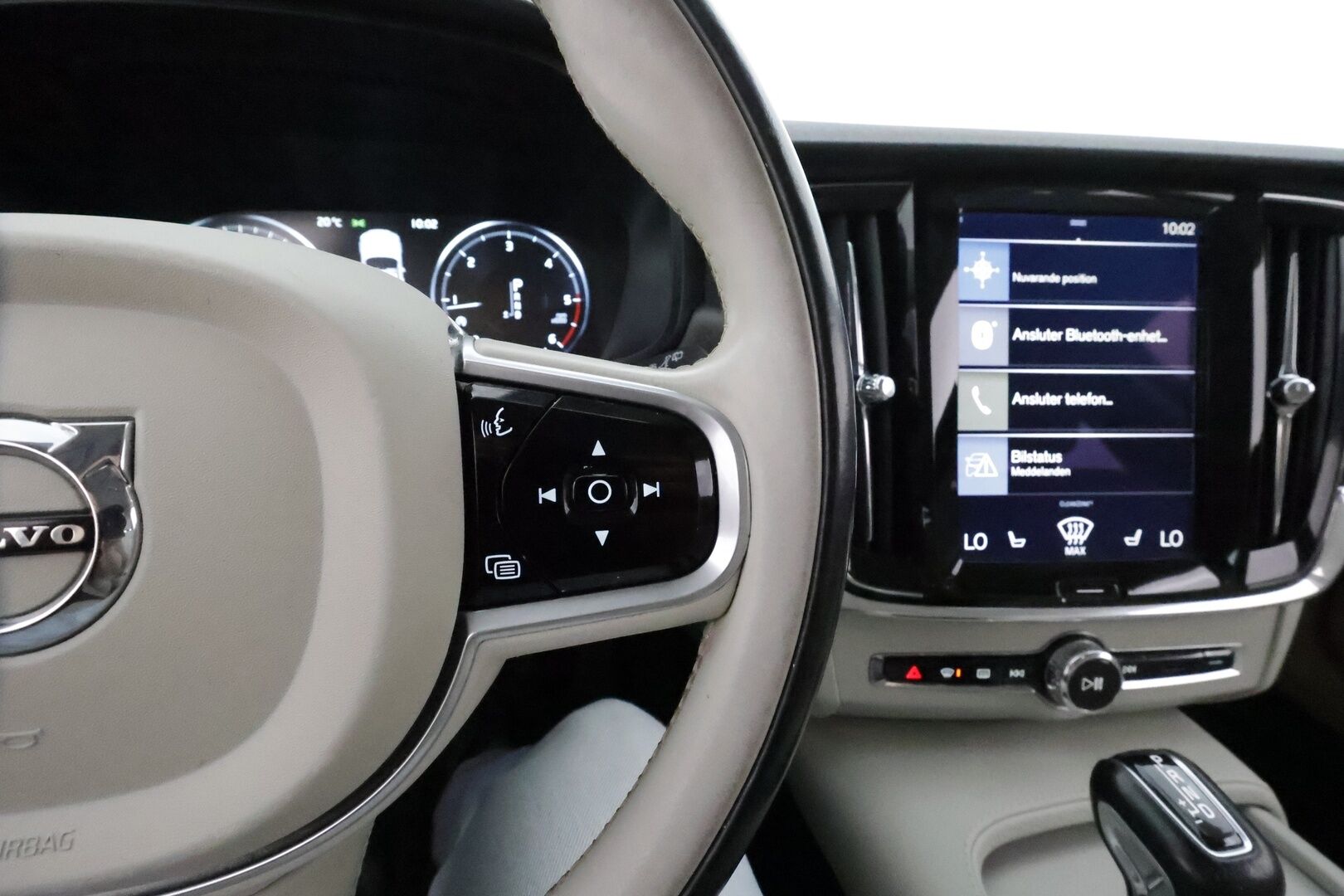 Volvo V90 CROSS COUNTRY 2017 D4 AWD Business Plus **Adapt.vakkari / Webasto / Vaaleat sporttinahat / P.kamera / Koukku / Keyles / Full LED / Navi**
